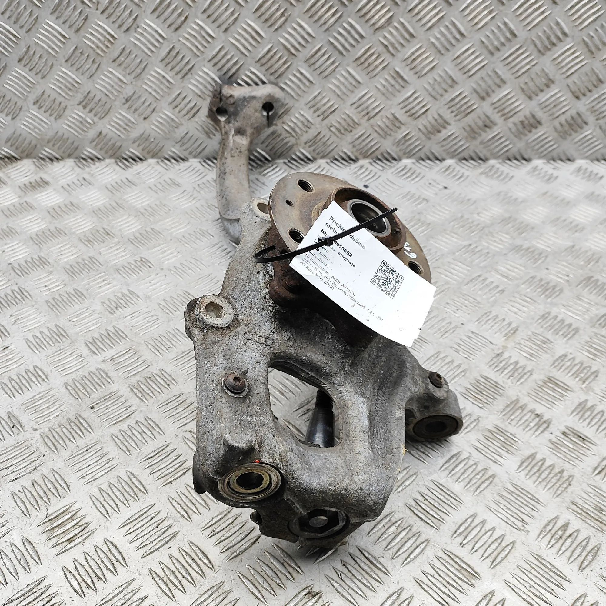 Audi A5 (B8) Front Right Wheel Hub