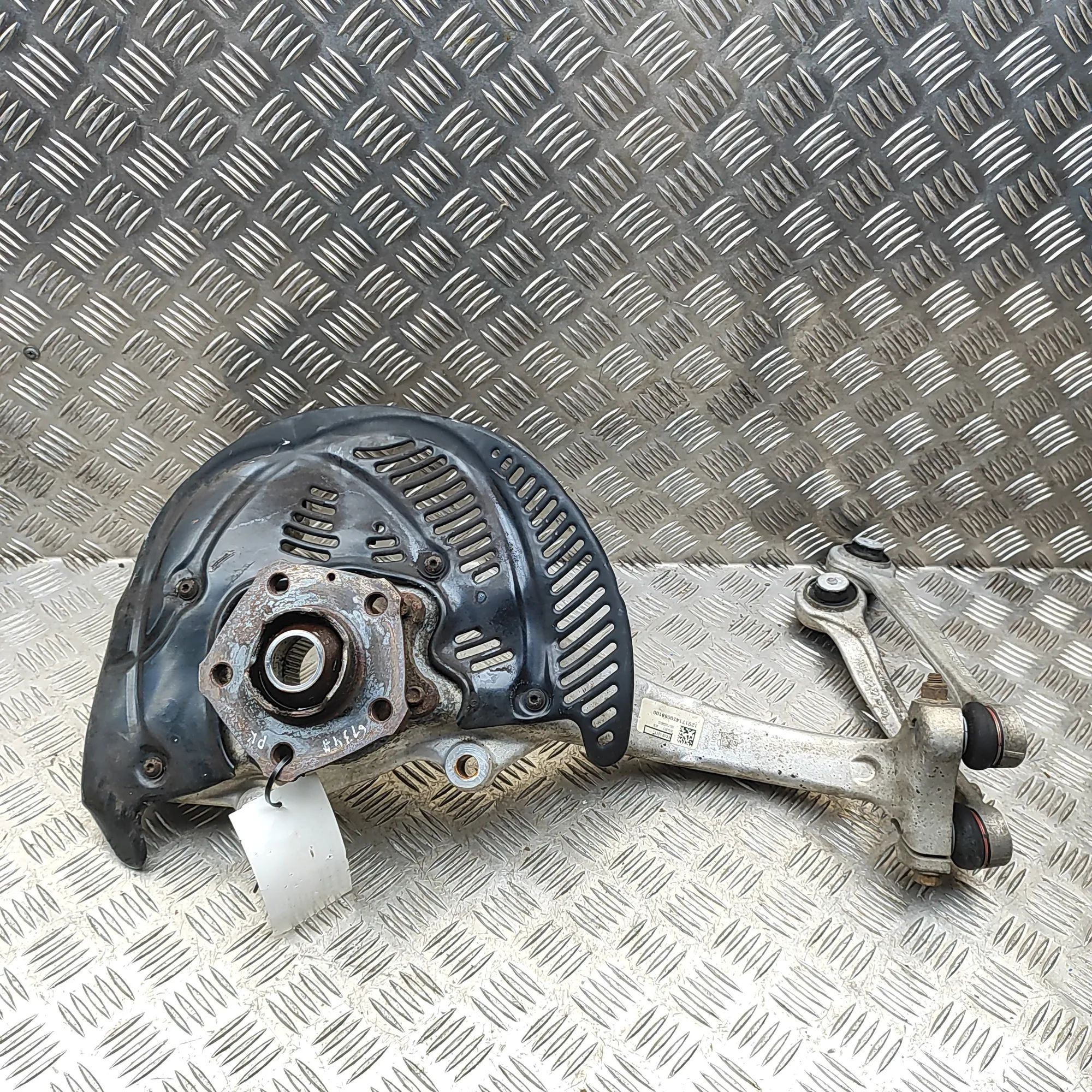 Audi Q5 (8R) Front Left Wheel Hub Front Left Wheel Hub — AUDI Q5 (FYB, FYG, FYT) ...