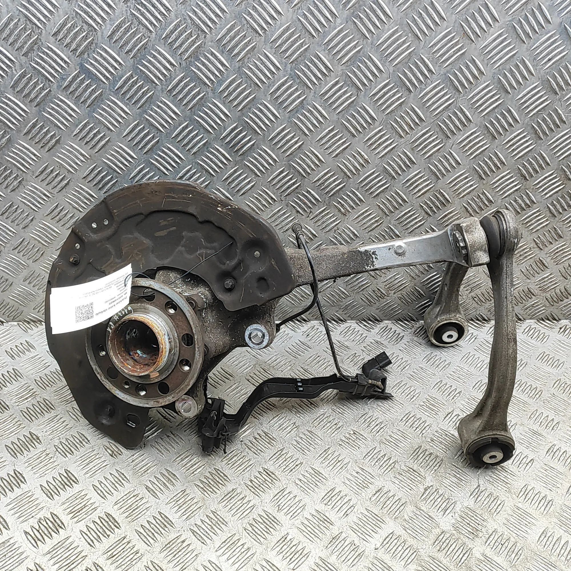Mercedes-Benz A (W177) Front Left Wheel Hub Front Left Wheel Hub — MERCEDES BENZ E-CLASS (W...