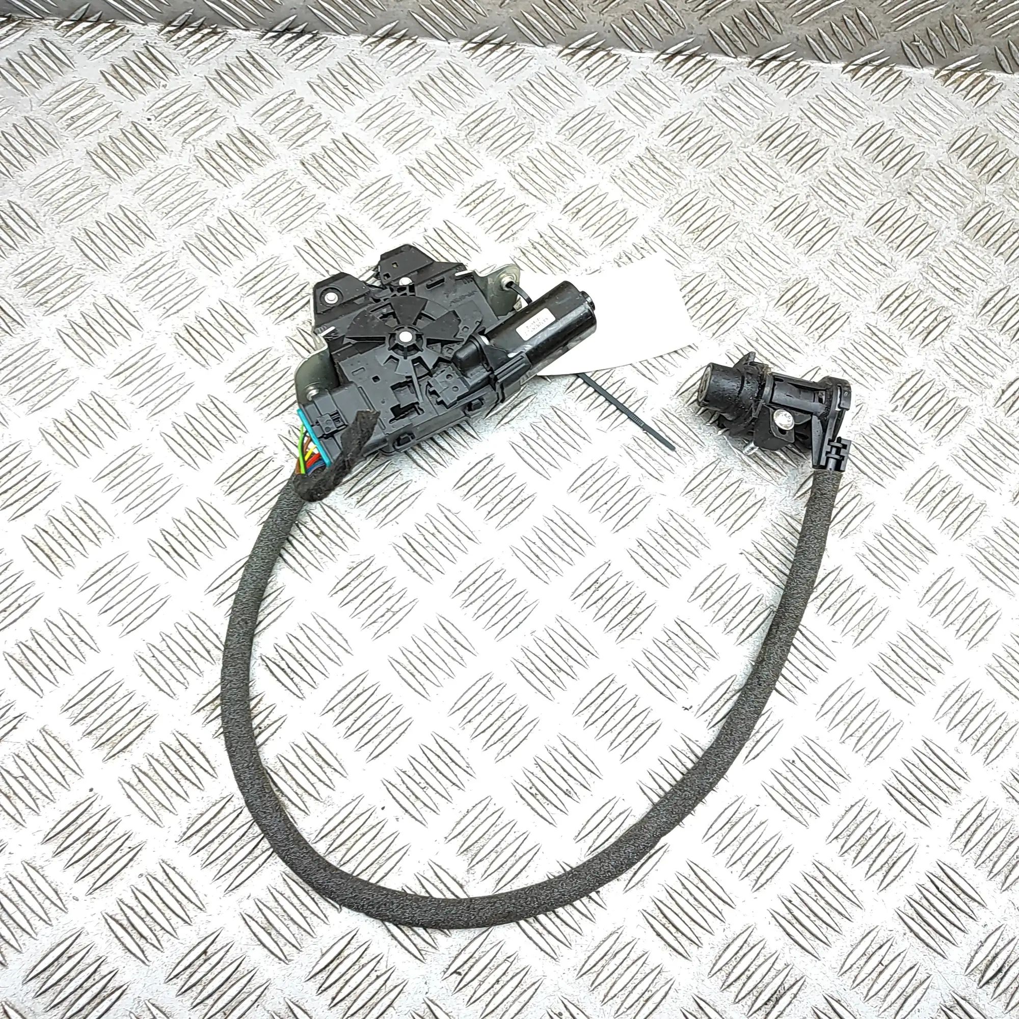 Mercedes-Benz A (W176) Tailgate Boot Lock Tailgate Boot Lock — MERCEDES BENZ S-CLASS (W22...