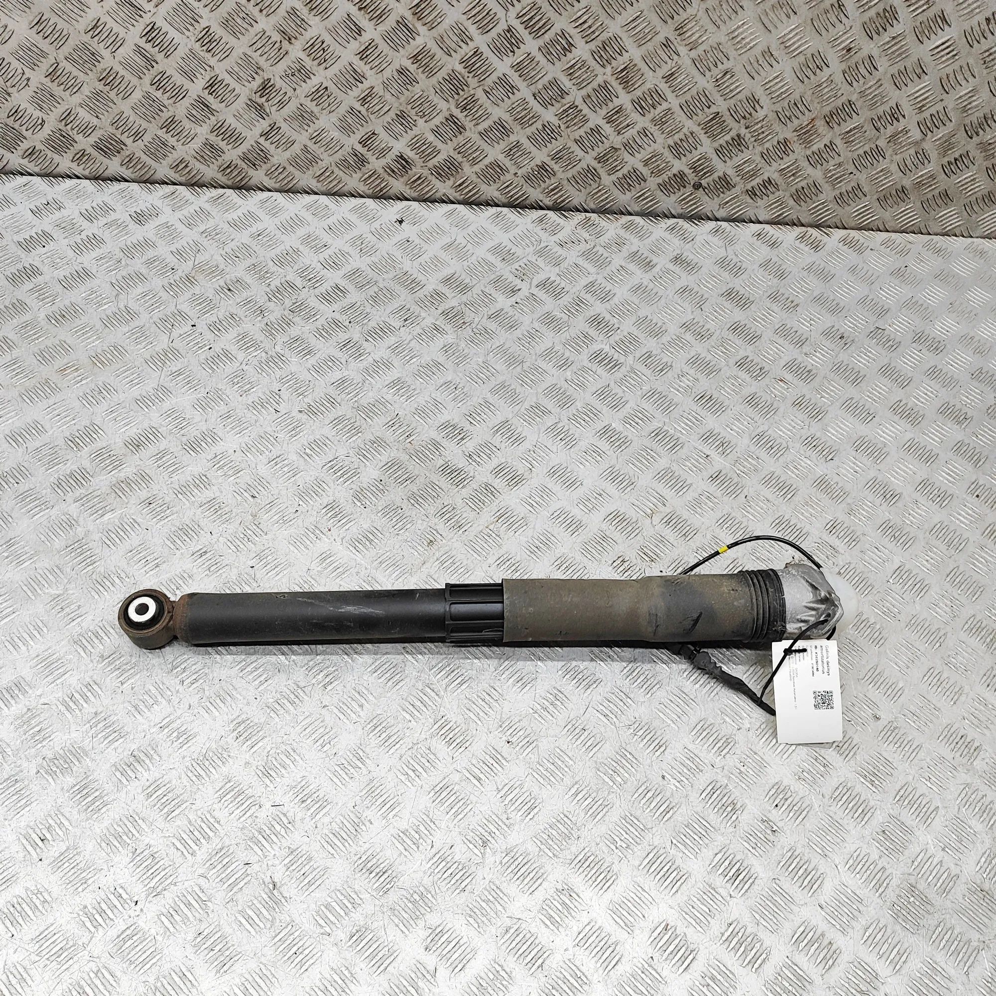 Skoda Scala Shock absorber — rear right Shock absorber — rear right — SKODA SCALA (NW1)...