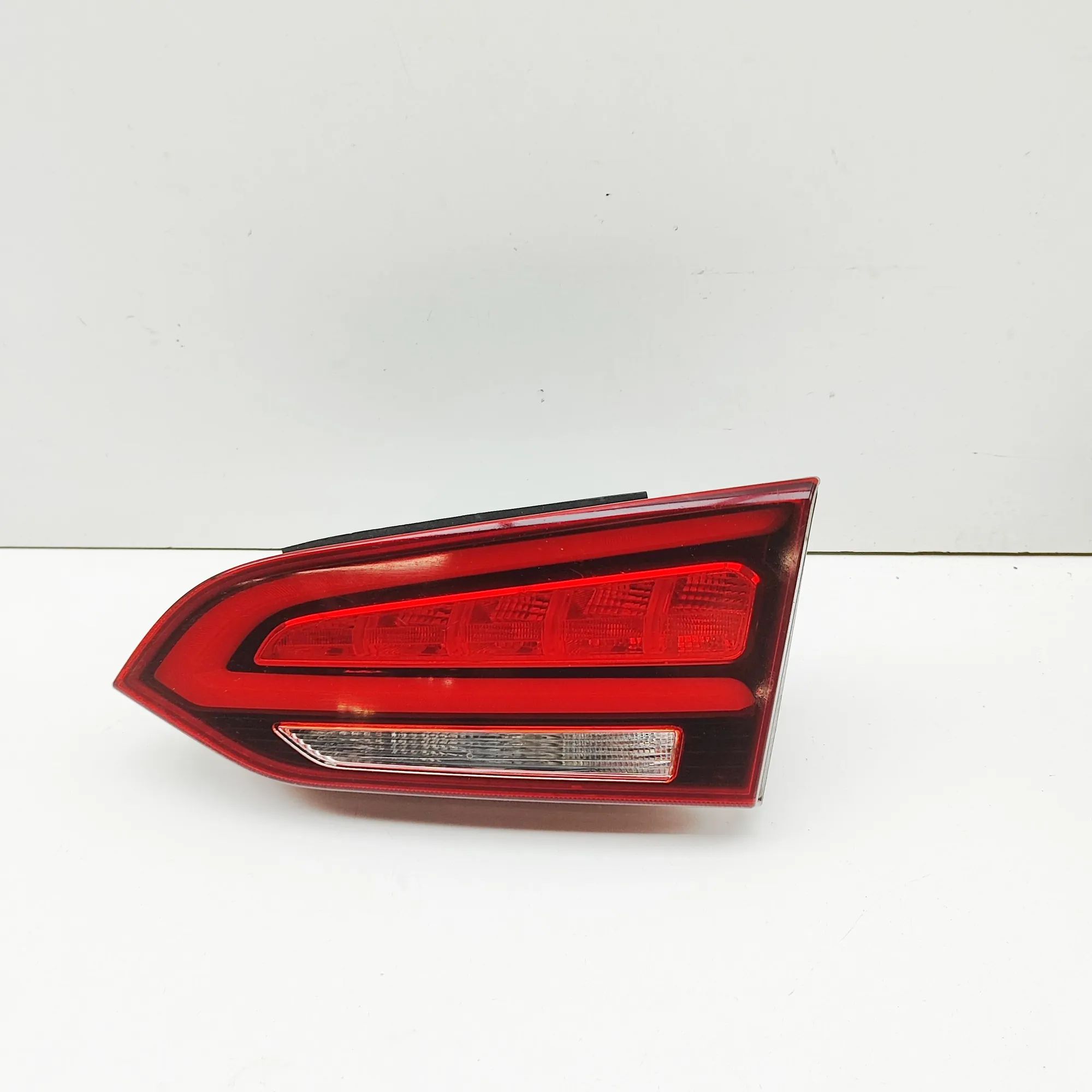 Hyundai Santa Fe Right Side Tailgate Tail Light Right Side Tailgate Tail Light — HYUNDAI SANTA ...