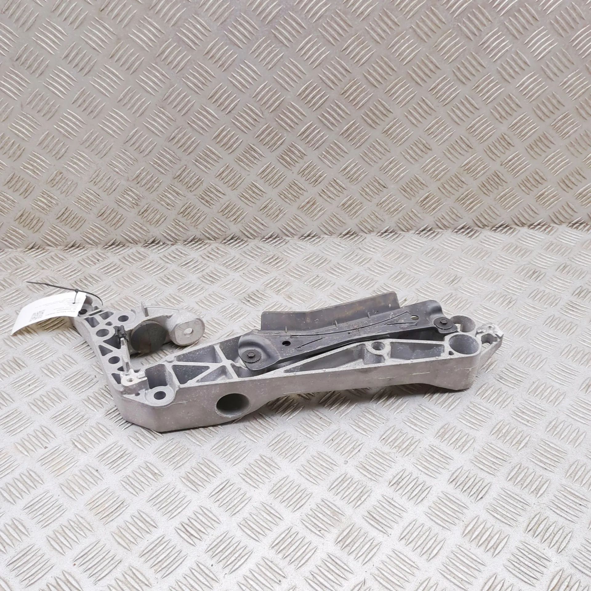 BMW 4 (G22 / G23 / G26)  Gearbox Support Mount Bracket Gearbox Support Mount Bracket — BMW 4 / i4 (G22...