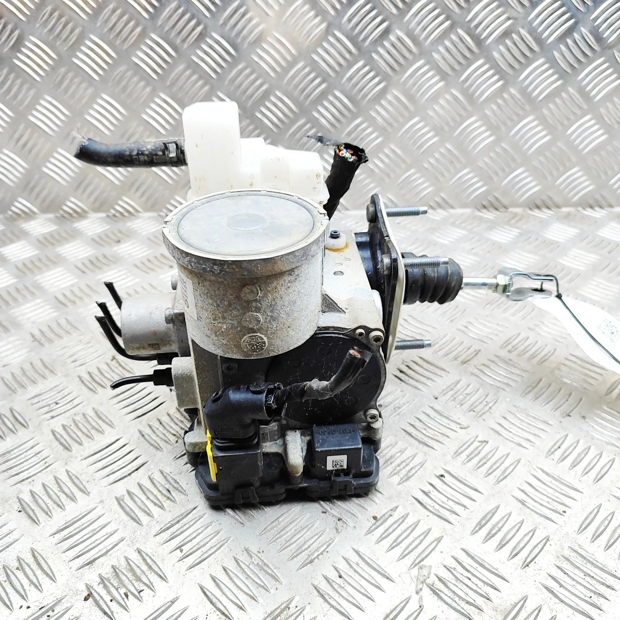 Kia Niro ABS hydraulic pump ABS Pump — KIA NIRO (DE) (2016-2022) — 58500-Q4...