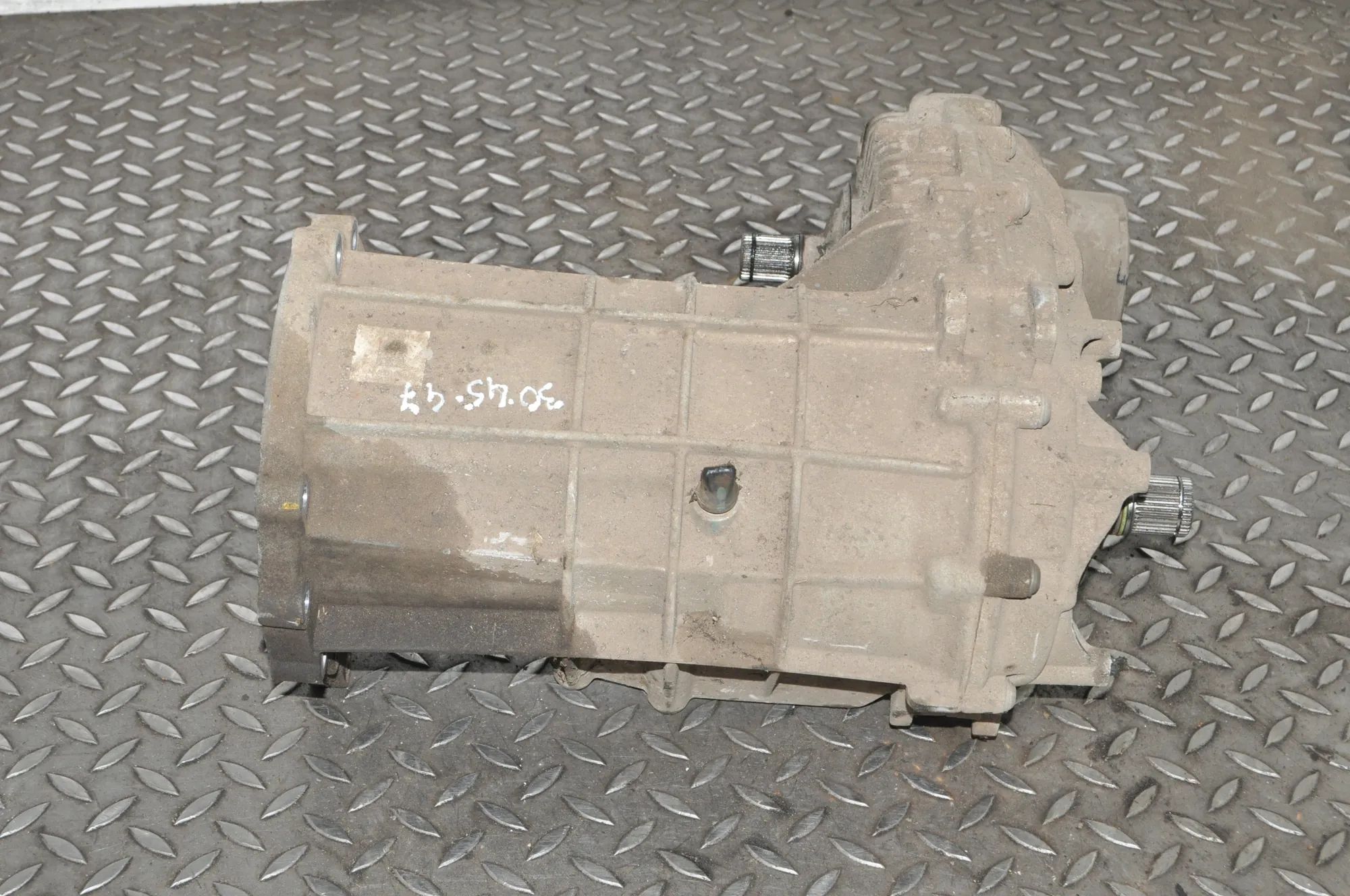 Volkswagen Touareg Transfer case Transfer case — VW TOUAREG (7P) (2010-2018) — n...