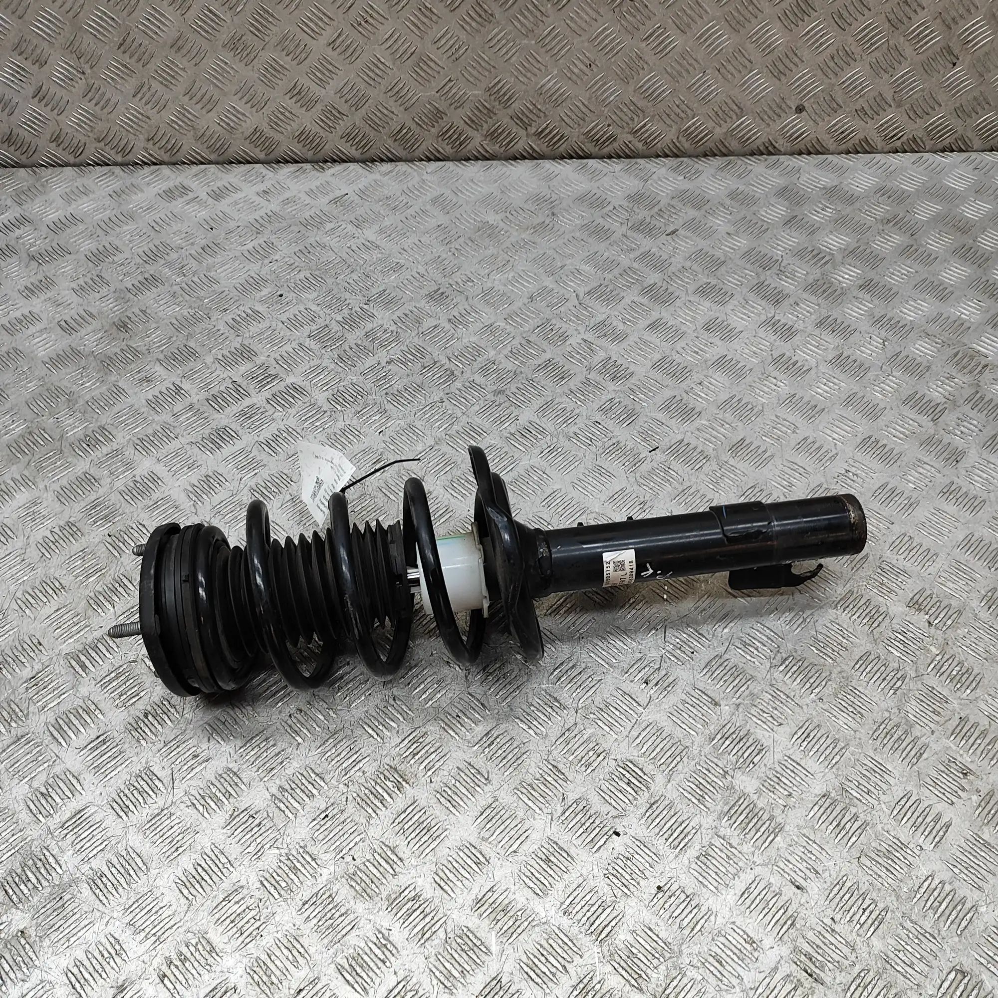 Mazda 3 (BP) Shock absorber — front left Shock absorber — front left — MAZDA CX-3 (0 DM)...