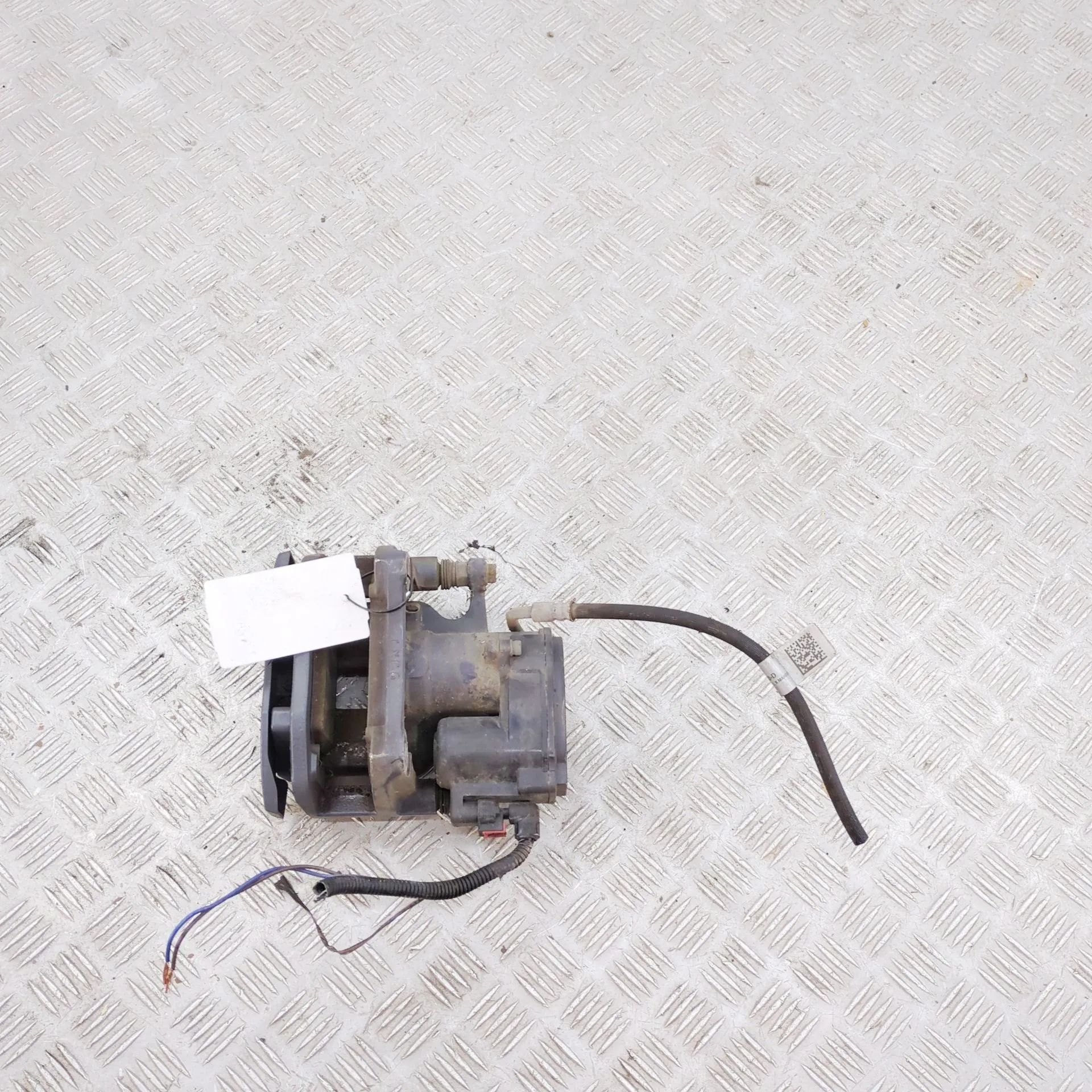 Tesla Model X Brake caliper — rear left Brake caliper — rear left — TESLA MODEL X (5YJX...