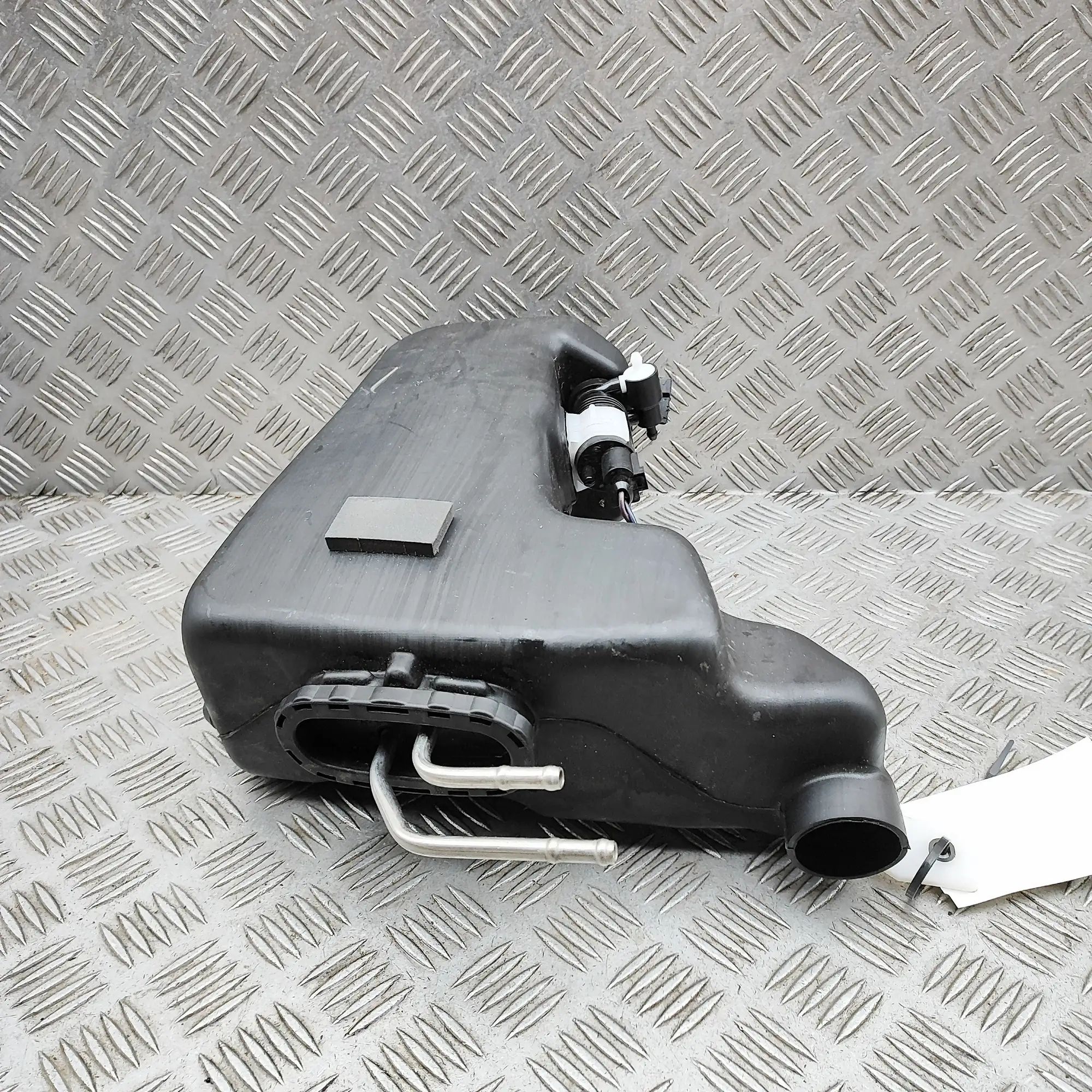 Mercedes-Benz A (W177) Window Washer Tank Window Washer Tank — MERCEDES BENZ S-CLASS (W22...