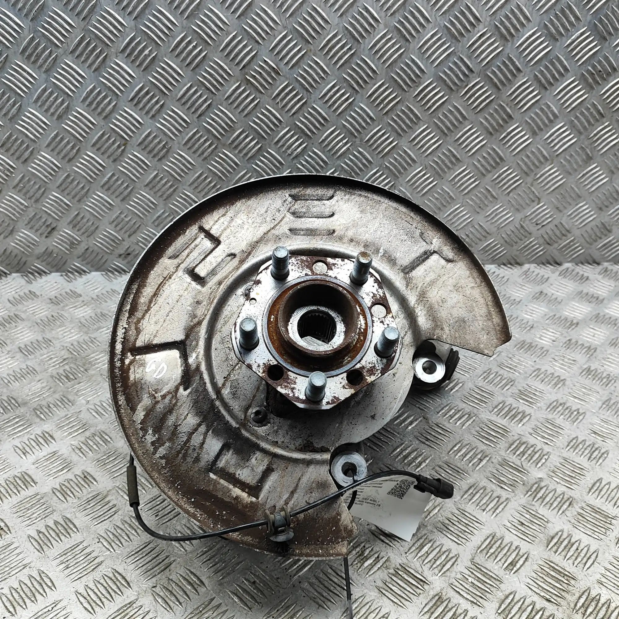 Tesla Model Y Rear Right Wheel Hub Rear Right Wheel Hub — TESLA MODEL Y (5YJY) (20...