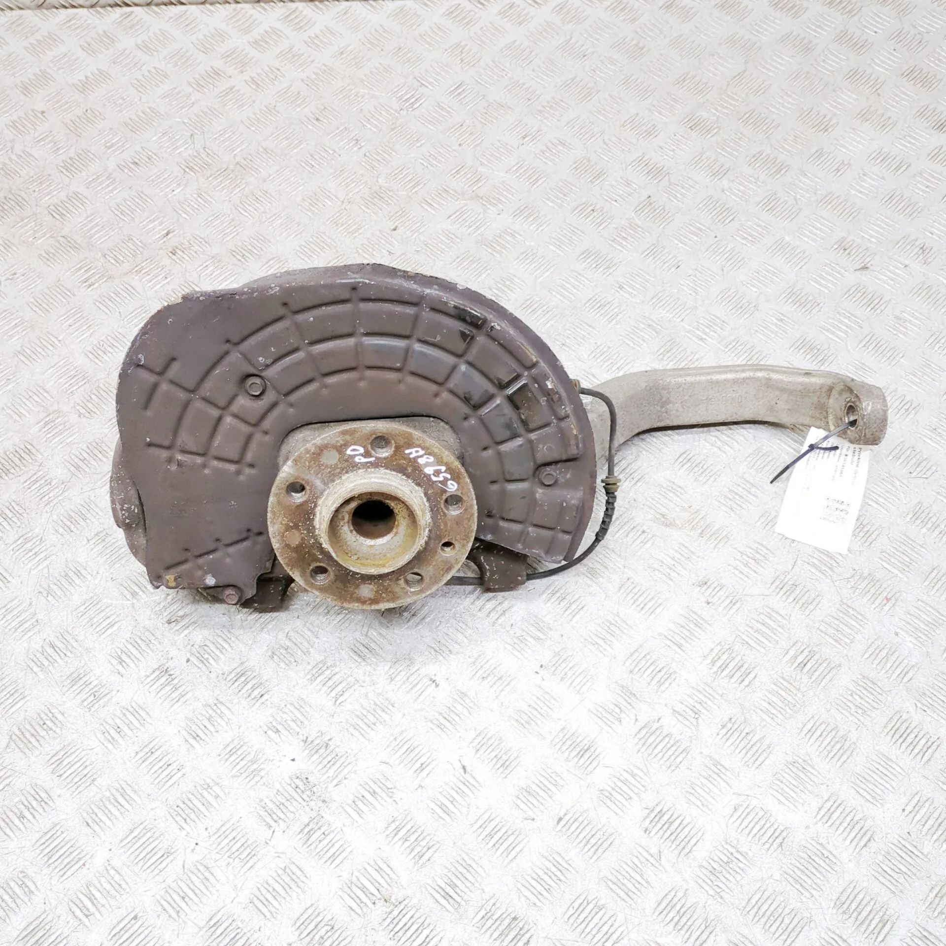 Maserati Ghibli Front Right Wheel Hub Front Right Wheel Hub — MASERATI GHIBLI (M157) ...