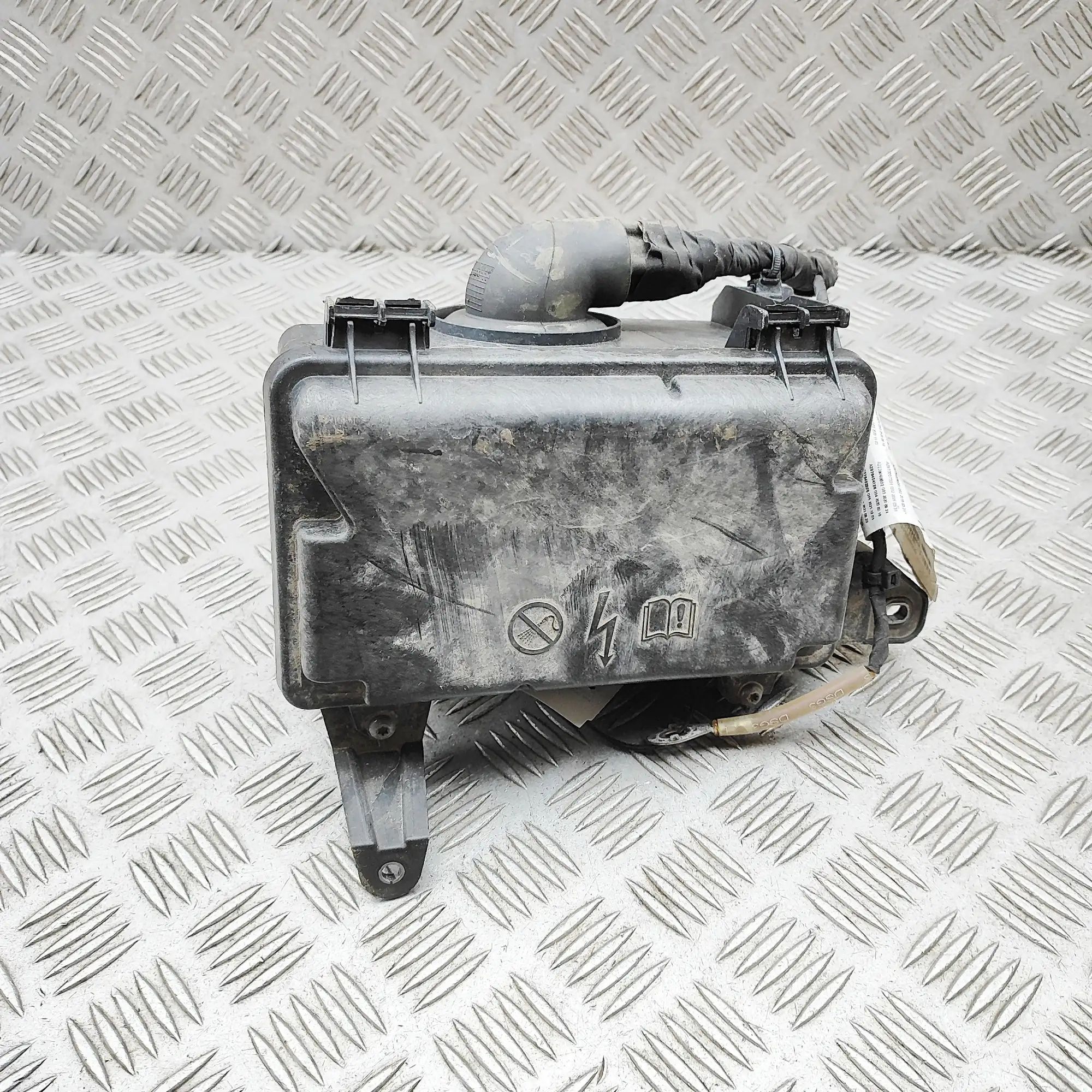 Mercedes-Benz EQS (V297 / X296) Fuse box Fuse box — MERCEDES BENZ EQS (V297) (2021-PRESE...