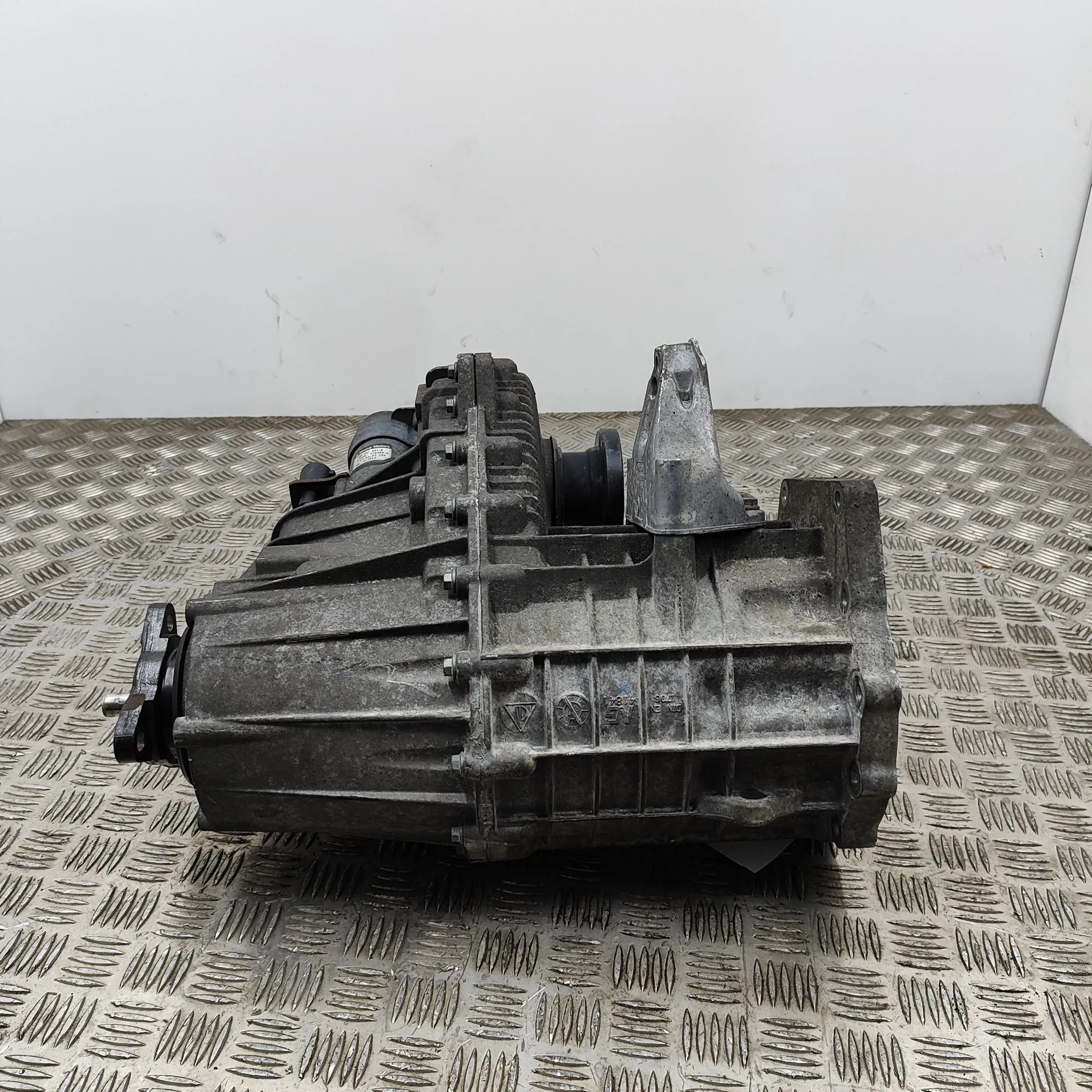 Audi Q7 (4L) Transfer case Transfer case — AUDI Q7 (4L) (2006-2015) — 0AD3...