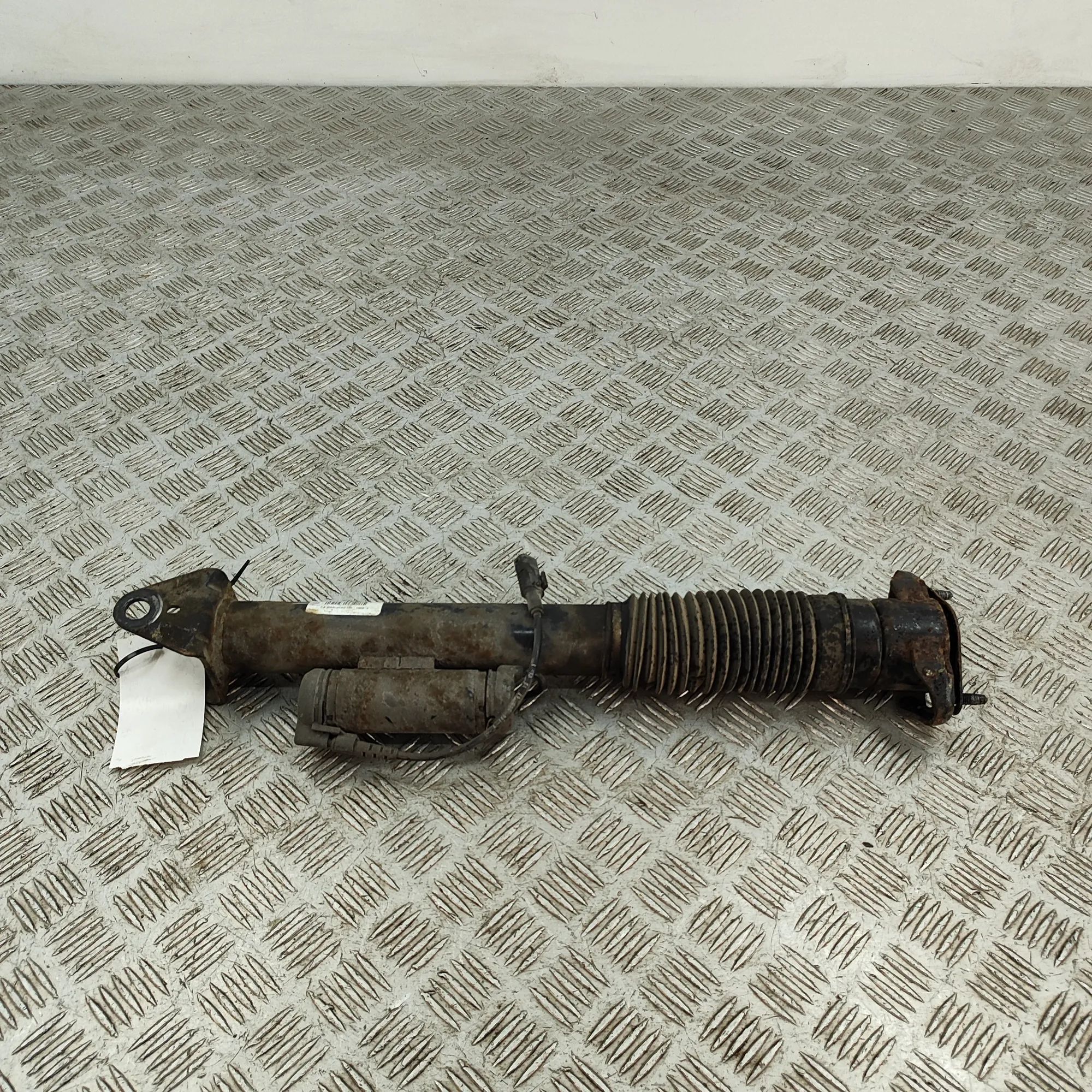 Mercedes-Benz A (W176) Rear Left Shock Absorber Rear Left Shock Absorber — MERCEDES BENZ GL-CLA...