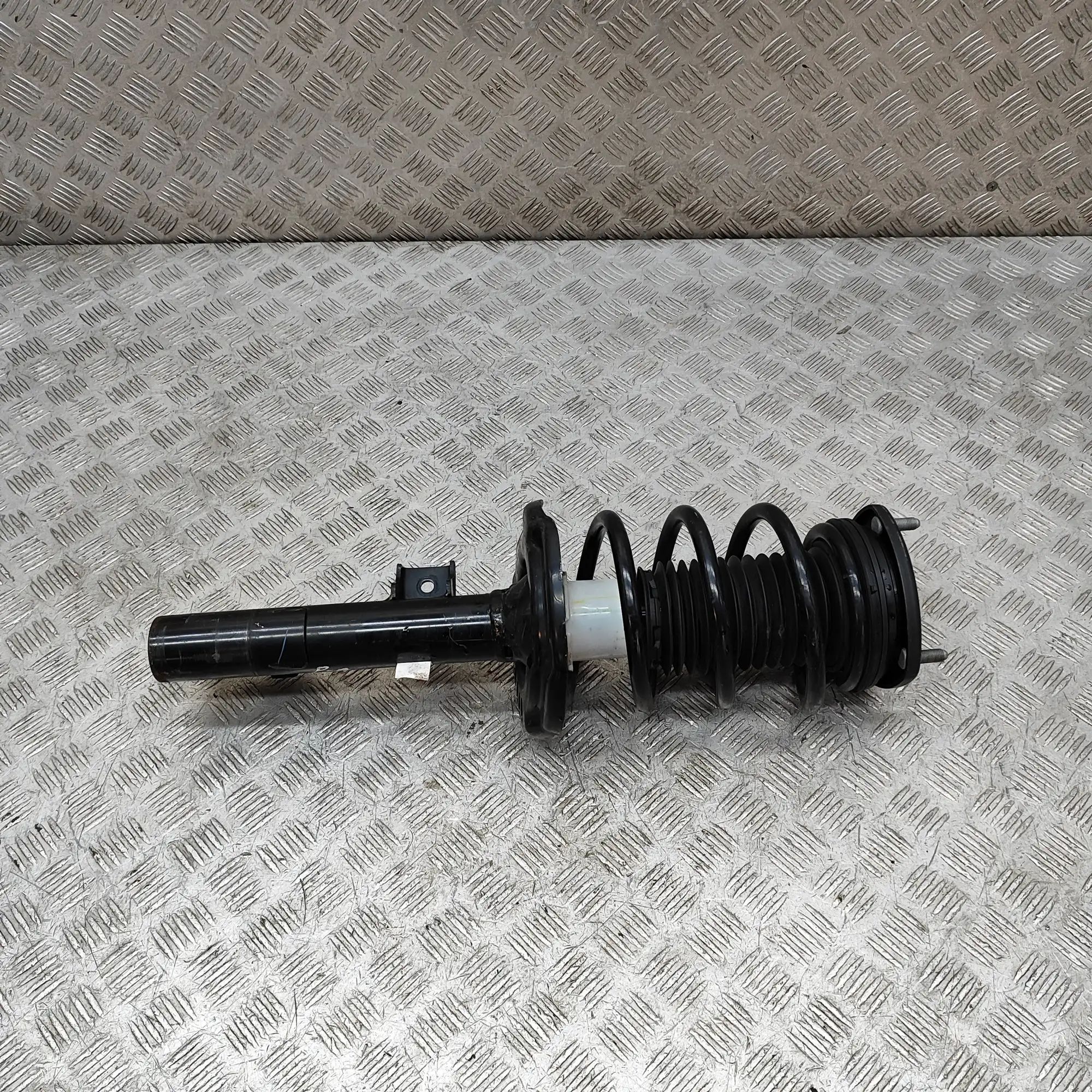 Mazda 3 (BP) Shock absorber — front right Shock absorber — front right — MAZDA CX-3 (0 DM...