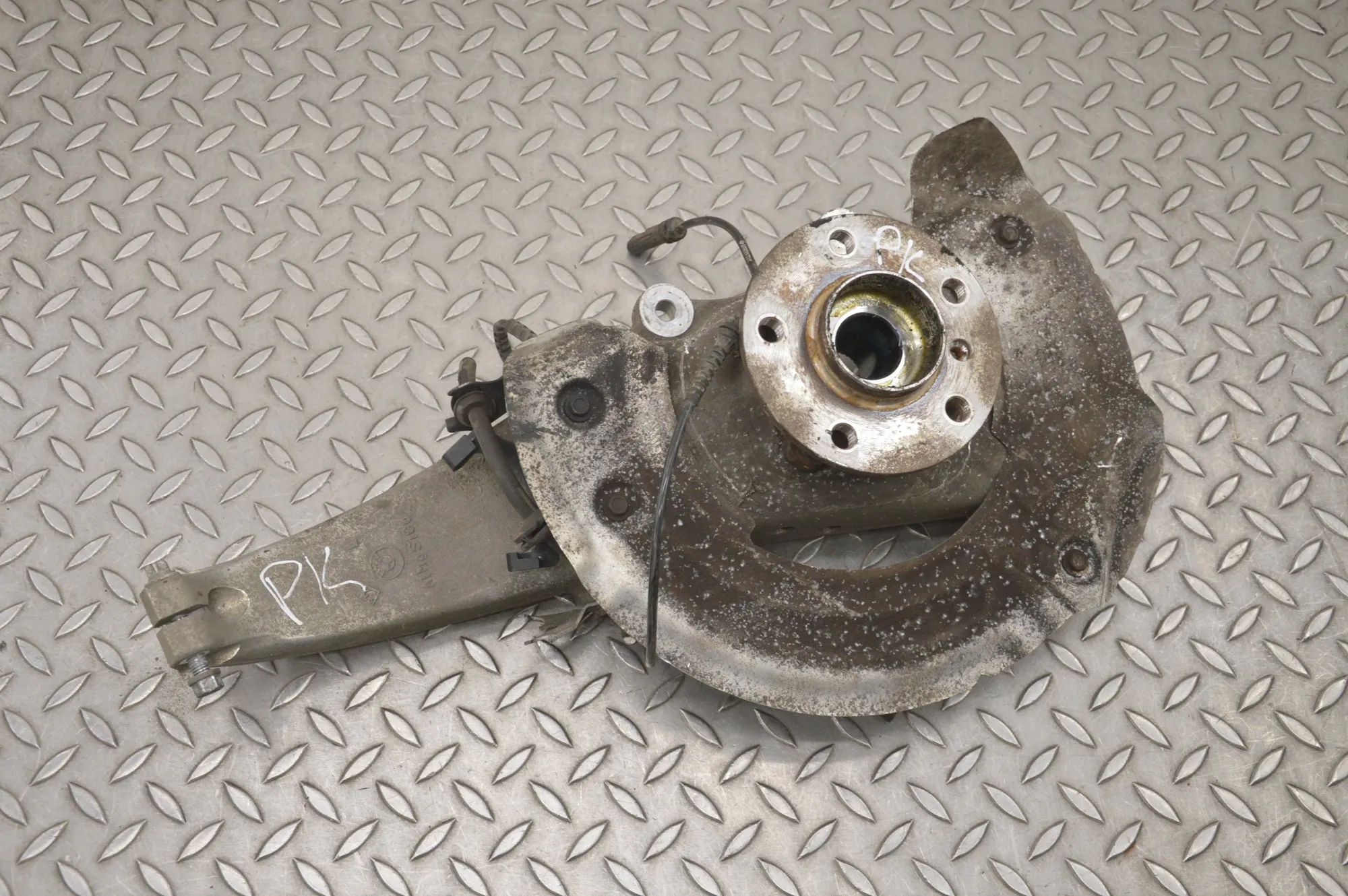 BMW i8 (l12, l15) Front Left Wheel Hub Front Left Wheel Hub — BMW I8 (I12, I15) (2014-...