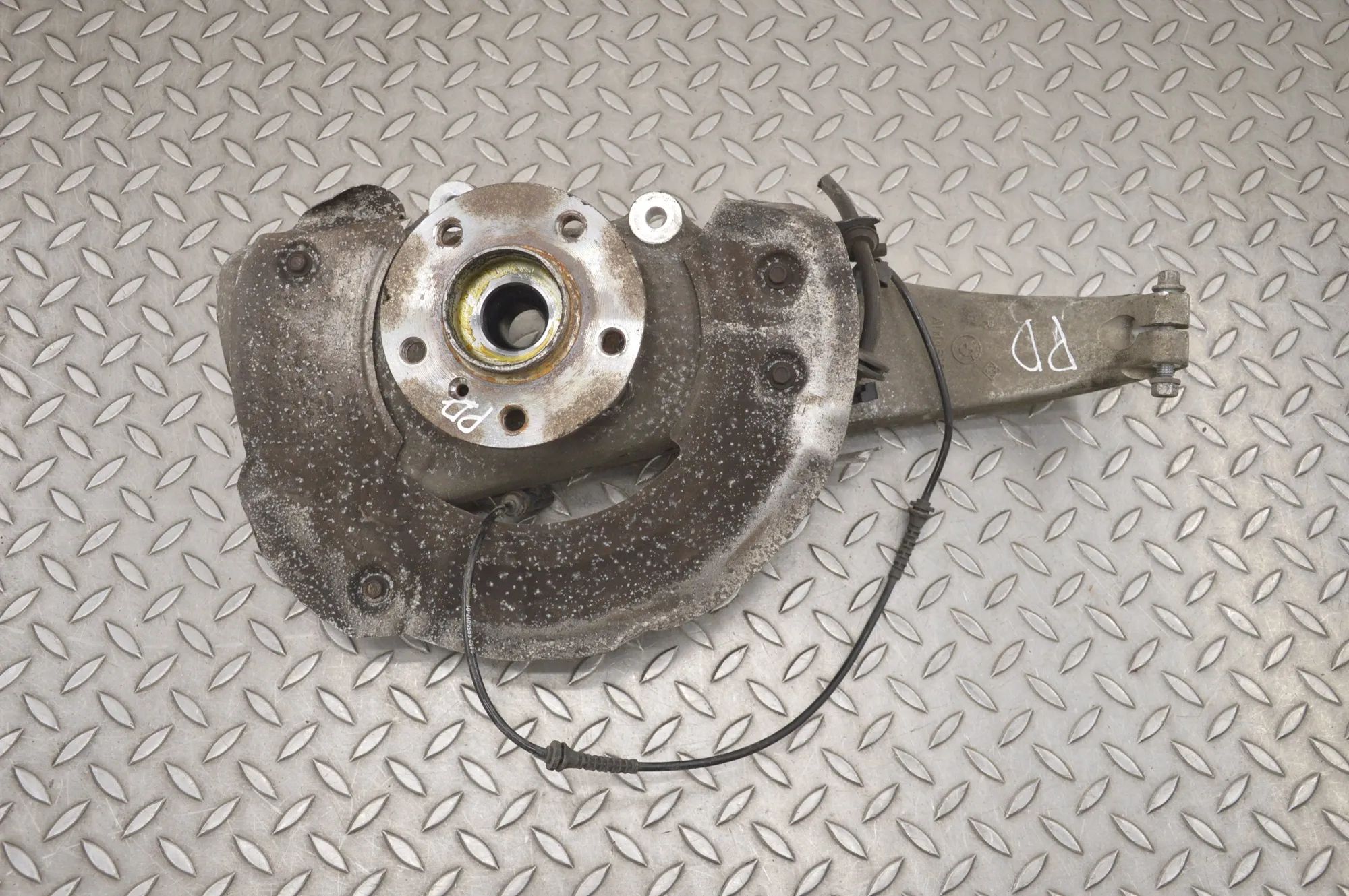 BMW i8 (l12, l15) Front Right Wheel Hub Front Right Wheel Hub — BMW I8 (I12, I15) (2014...