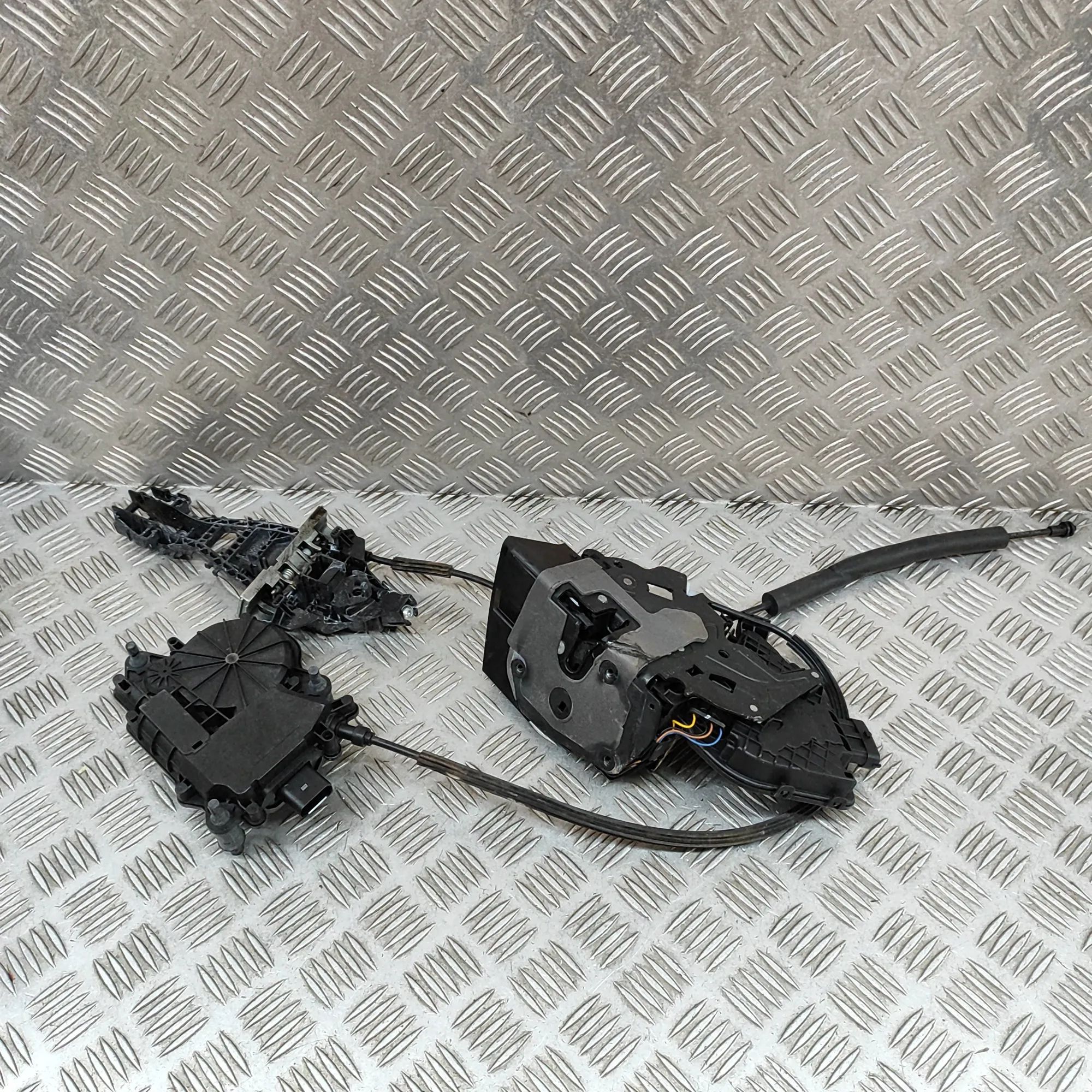 Land Rover Range Rover (L405) Door lock — front left Door lock — front left — LAND ROVER RANGE ROVER...