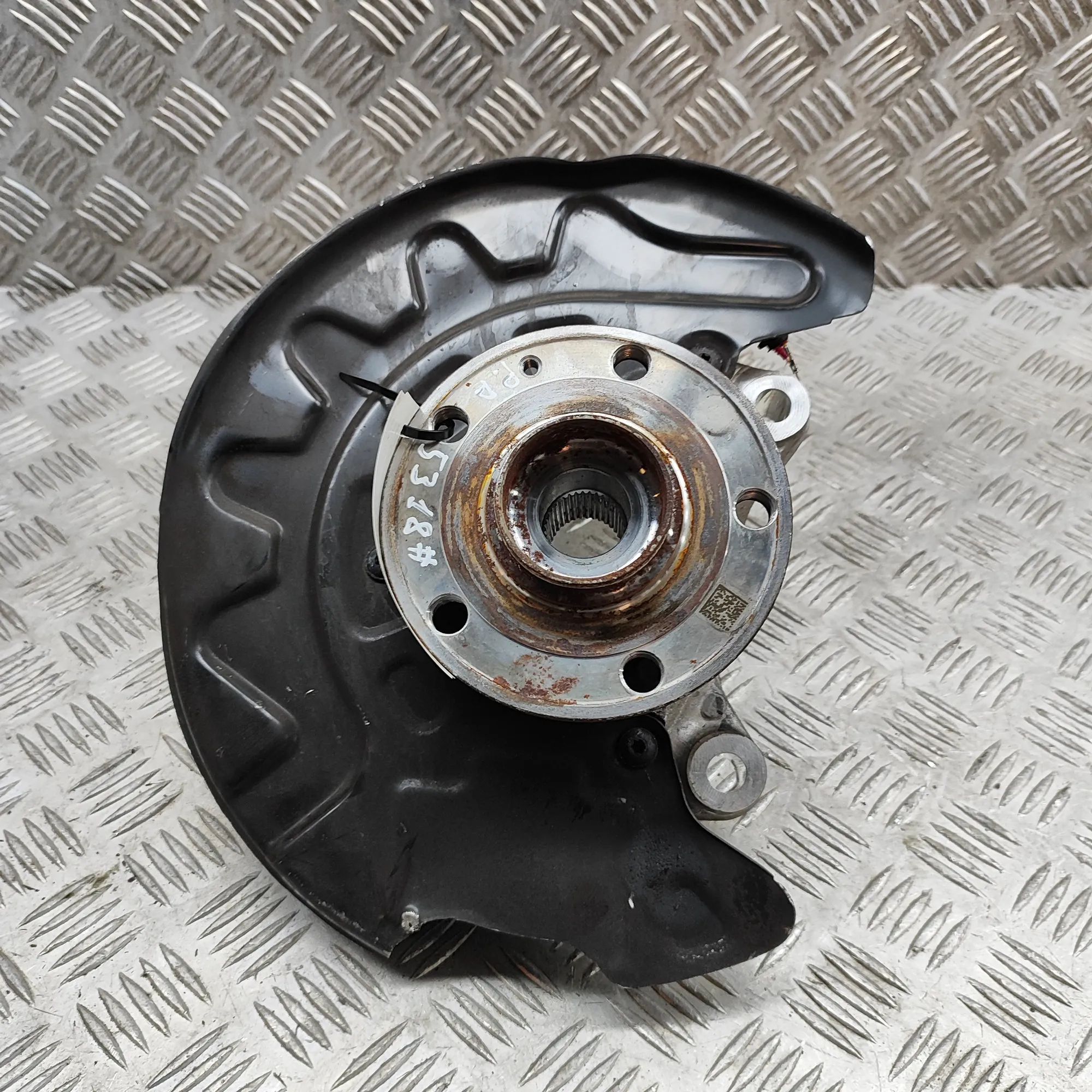 Audi A3 (8Y)  Front Right Wheel Hub Front Right Wheel Hub — AUDI A3 (Limousine 8YS)...