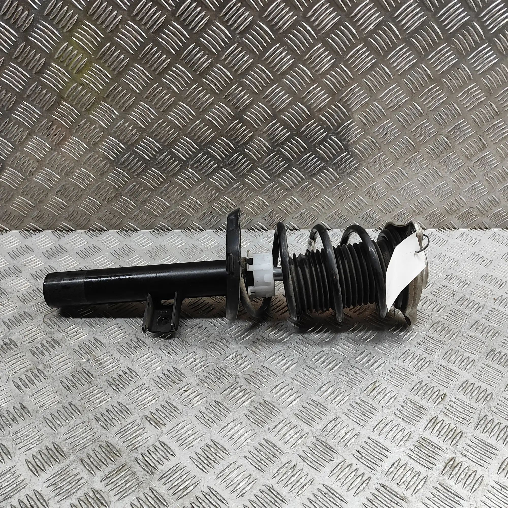 Mercedes-Benz CLA (C118) Shock absorber — front right Shock absorber — front right — MERCEDES BENZ CL...