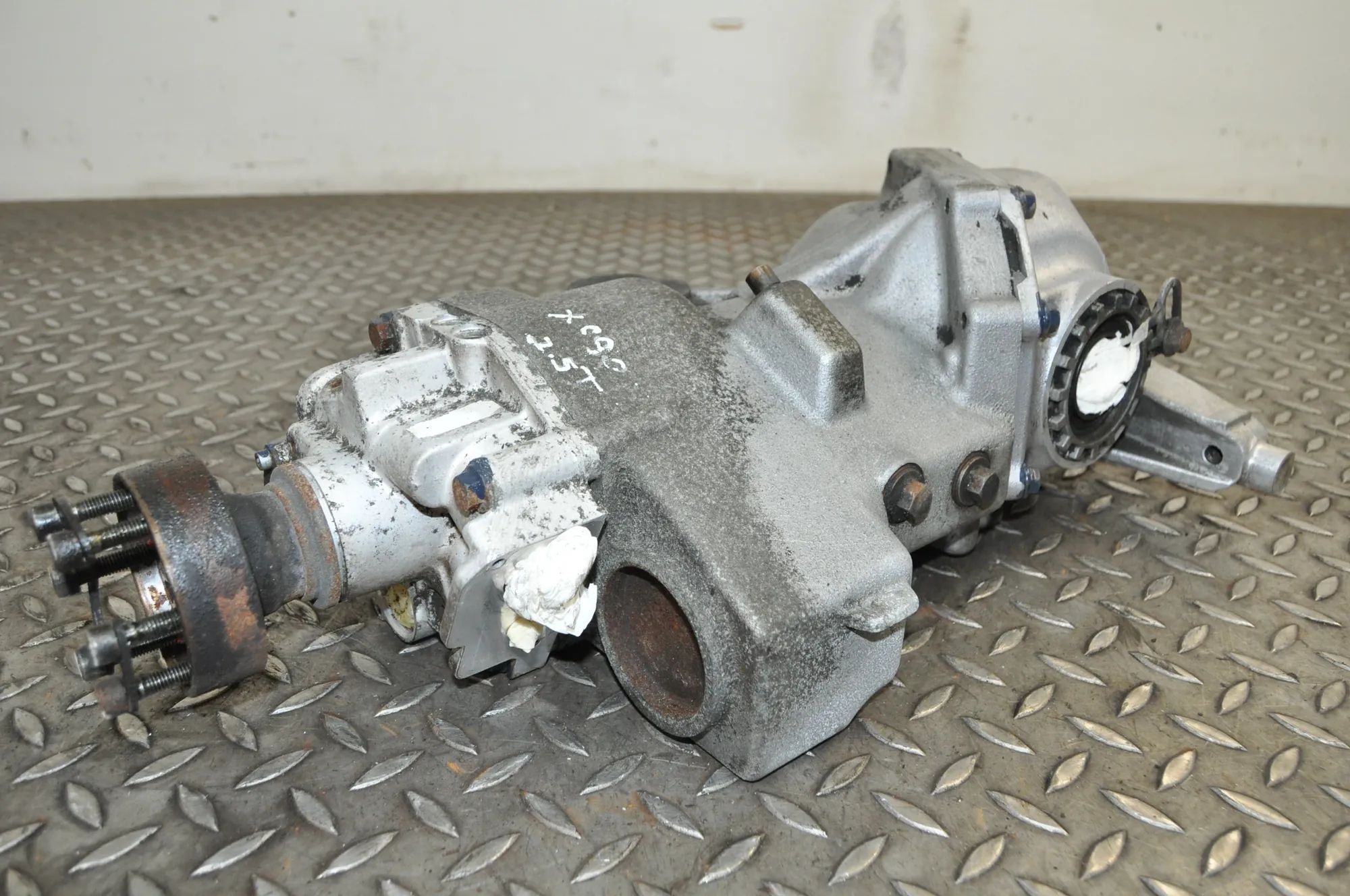 Volvo XC90 rear differential Rear differential — VOLVO XC90 (I) (2002-2014) ...