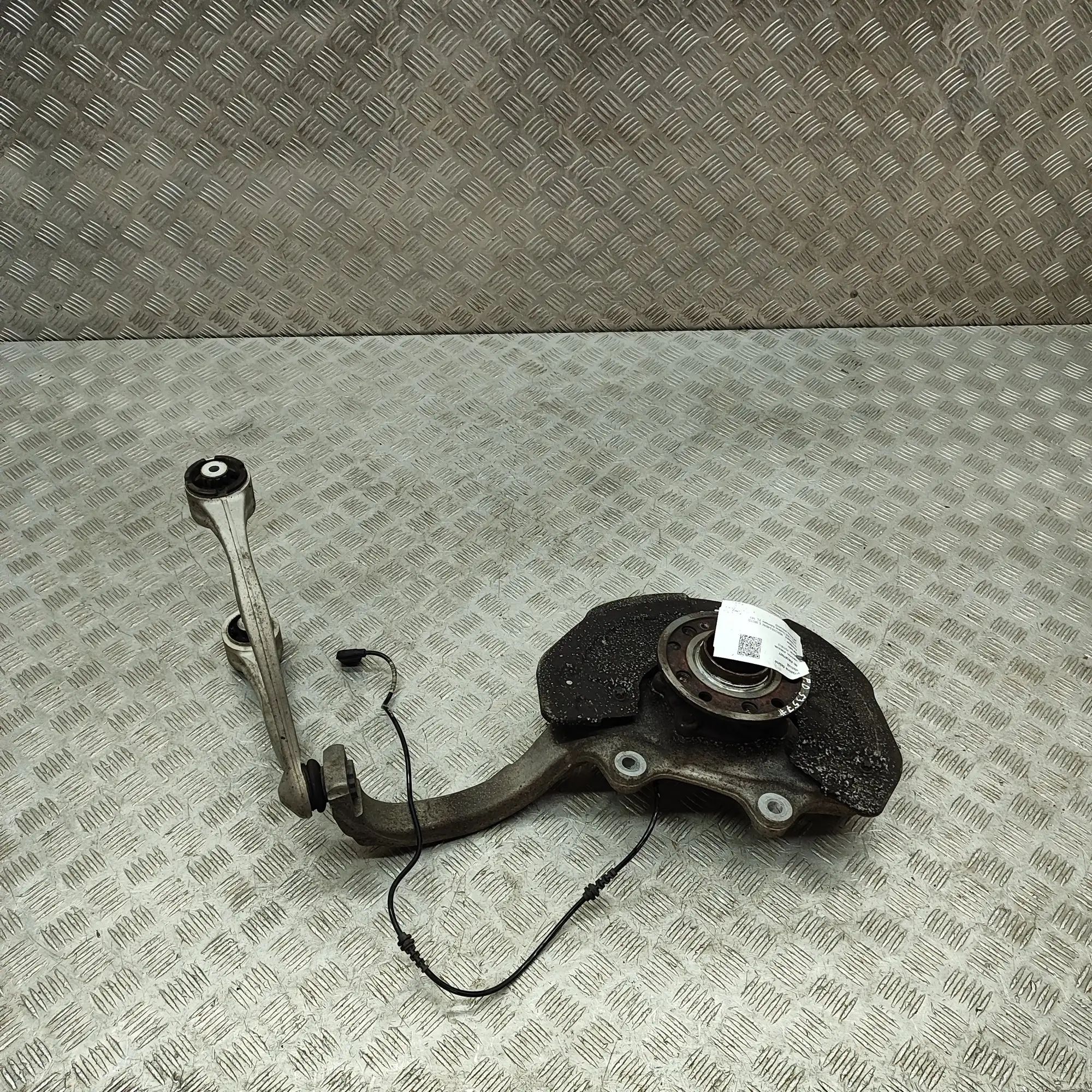 Mercedes-Benz A (W177) Front Right Wheel Hub Front Right Wheel Hub — MERCEDES BENZ E-CLASS (...