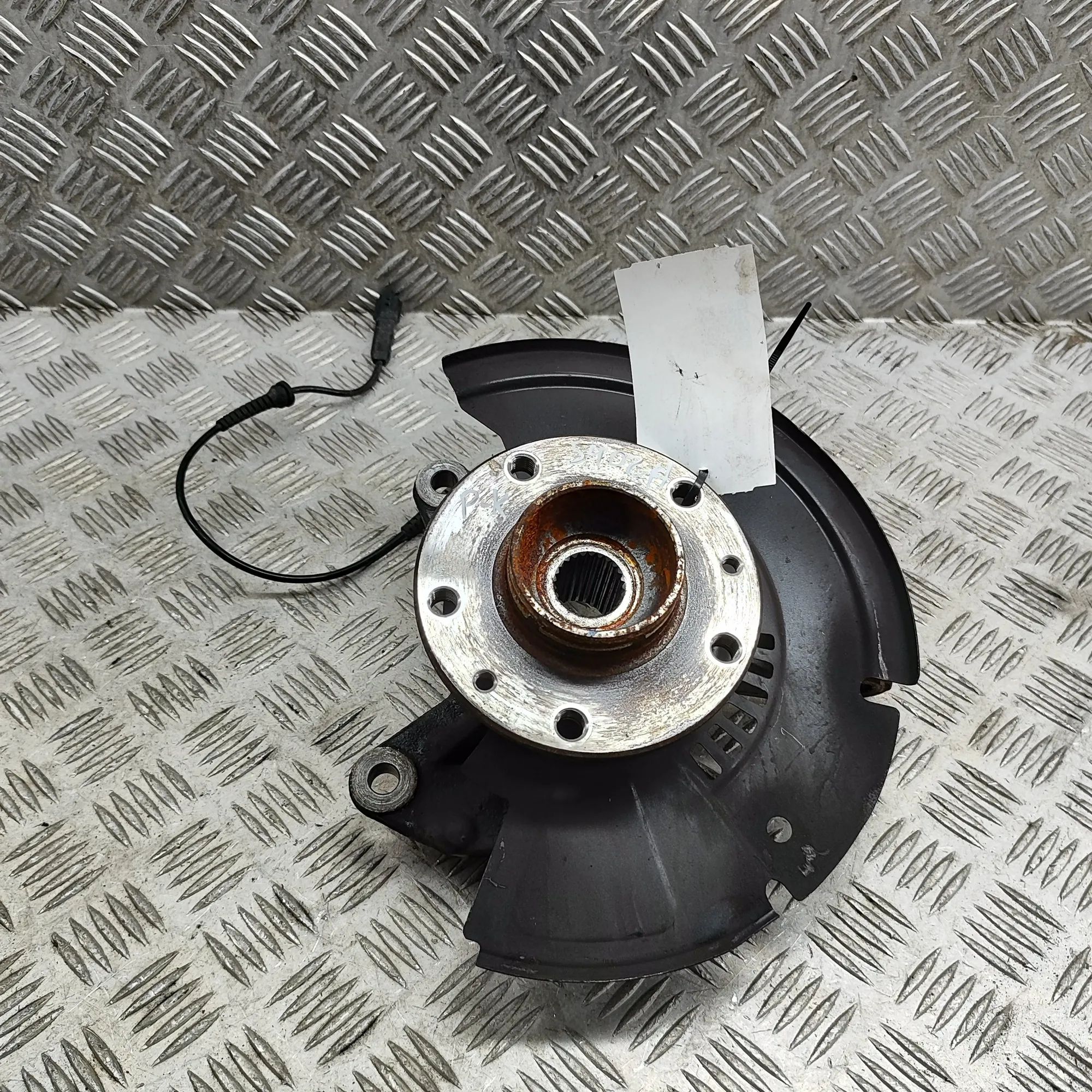 Nissan Juke Front Left Wheel Hub Front Left Wheel Hub — NISSAN JUKE (F16) (2019-...