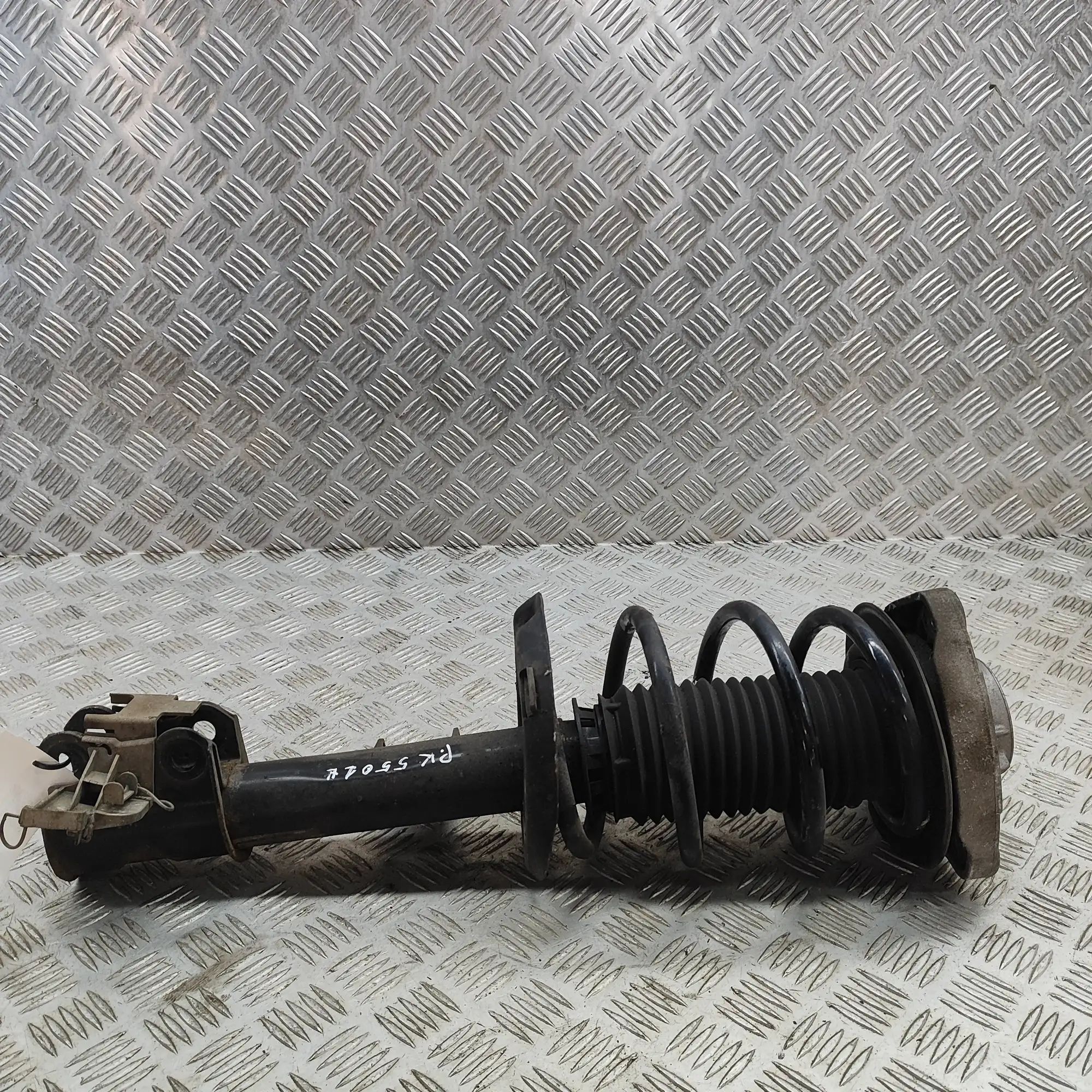 Infiniti Q30 Shock absorber — front left