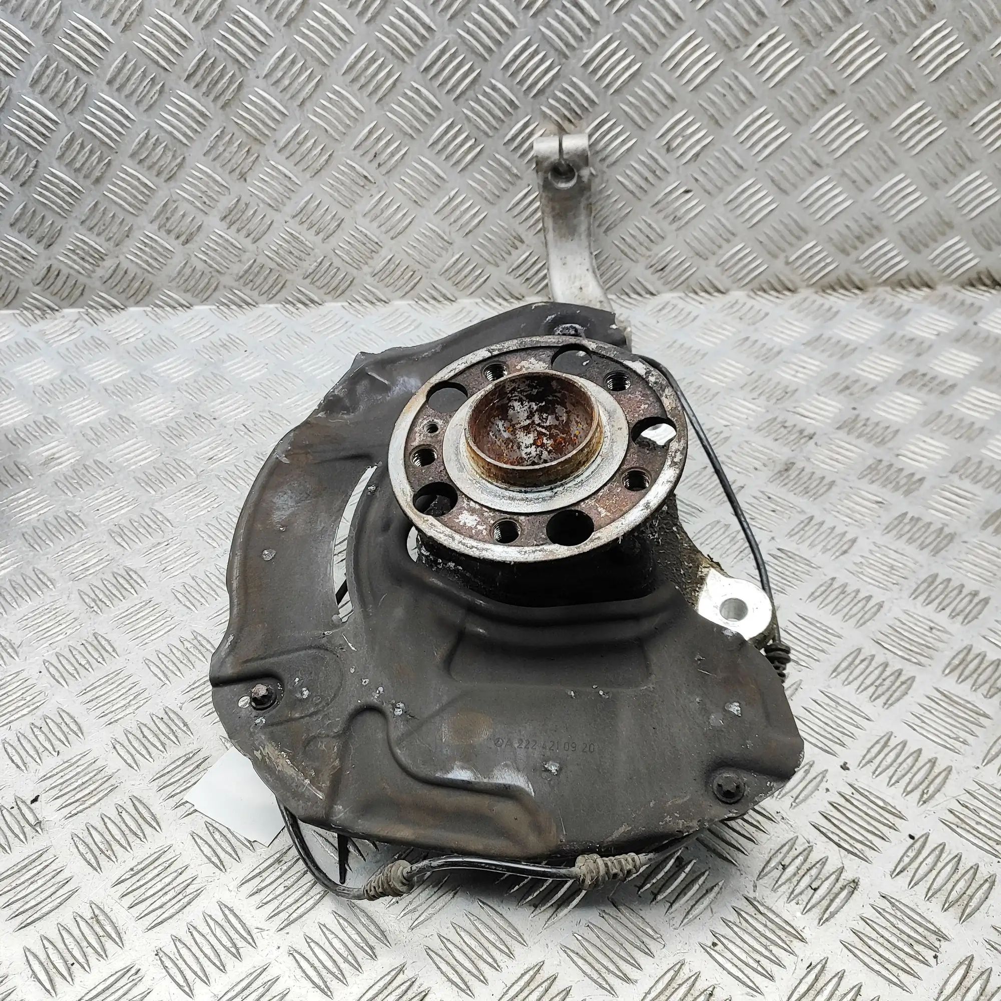Mercedes-Benz A (W176) Front Right Wheel Hub Front Right Wheel Hub — MERCEDES BENZ S-CLASS (...