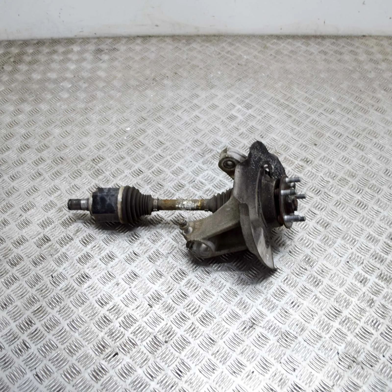 Land Rover Discovery Sport Front Left Wheel Hub Front Left Wheel Hub — LAND ROVER DISCOVERY SPO...