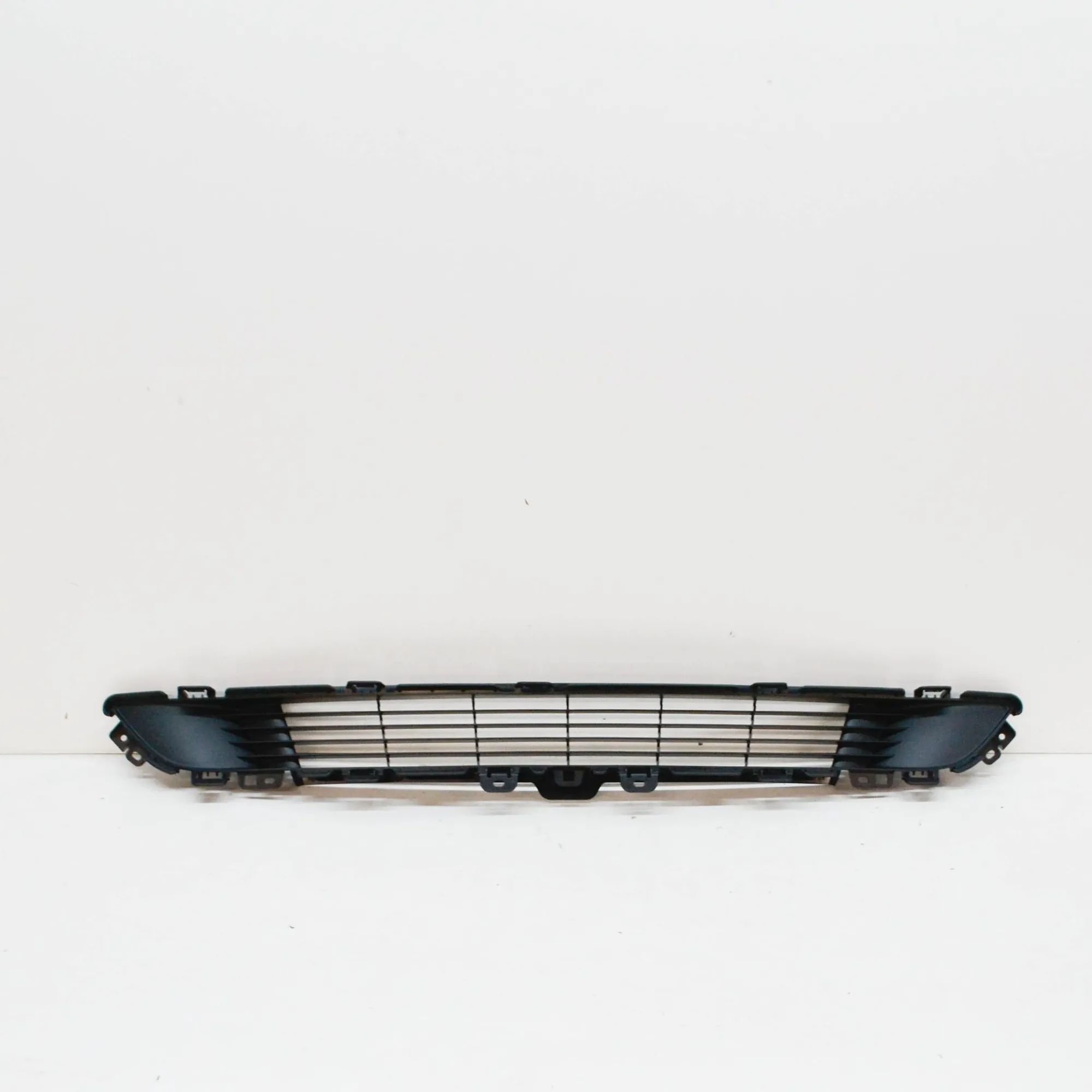 Tesla Model Y Front bumper lower grill Front bumper lower grill — TESLA MODEL Y (5YJY)...