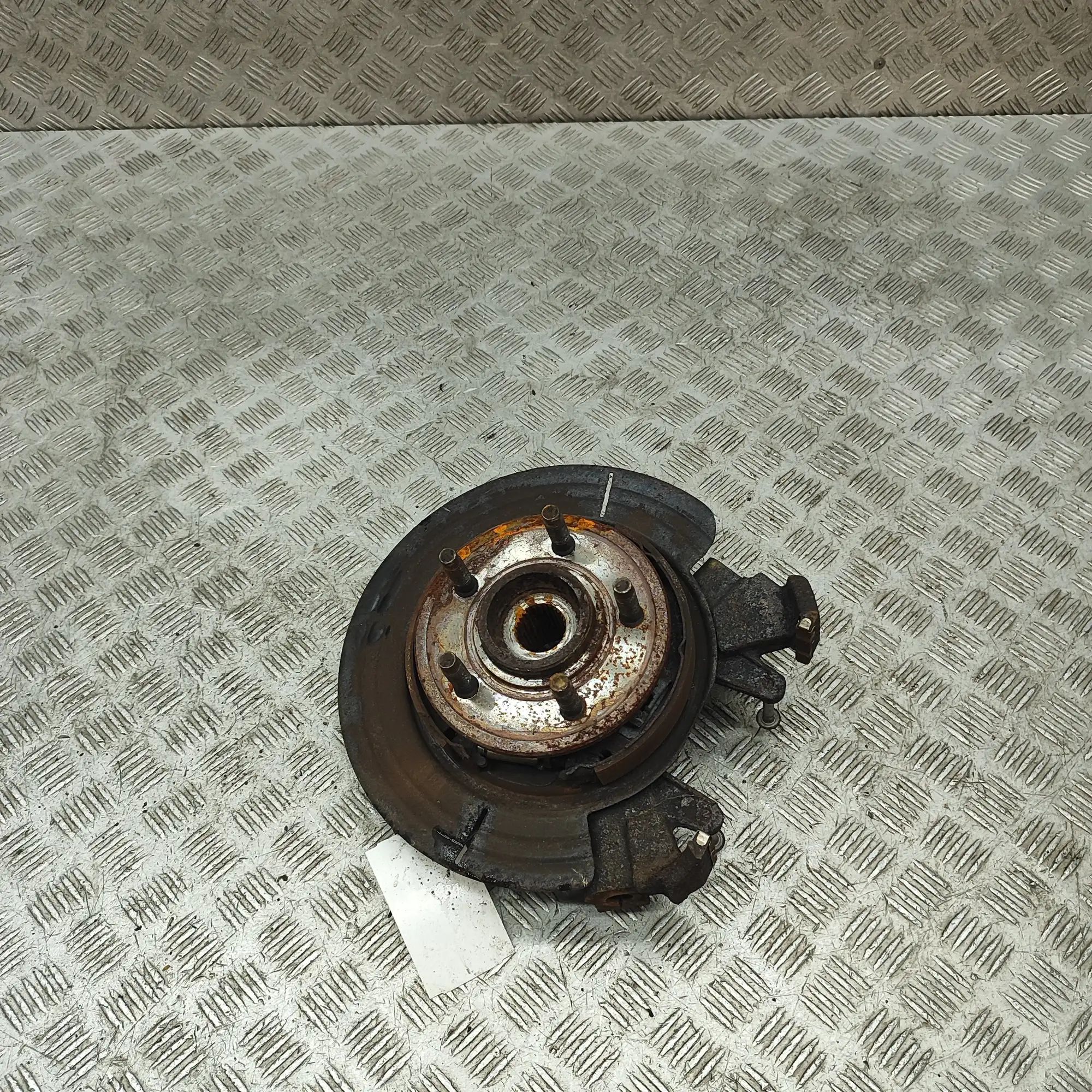 Rear Left Wheel Hub Spindle Brand/Model: FORD USA EXPLORER
Year: 2001
Engin...