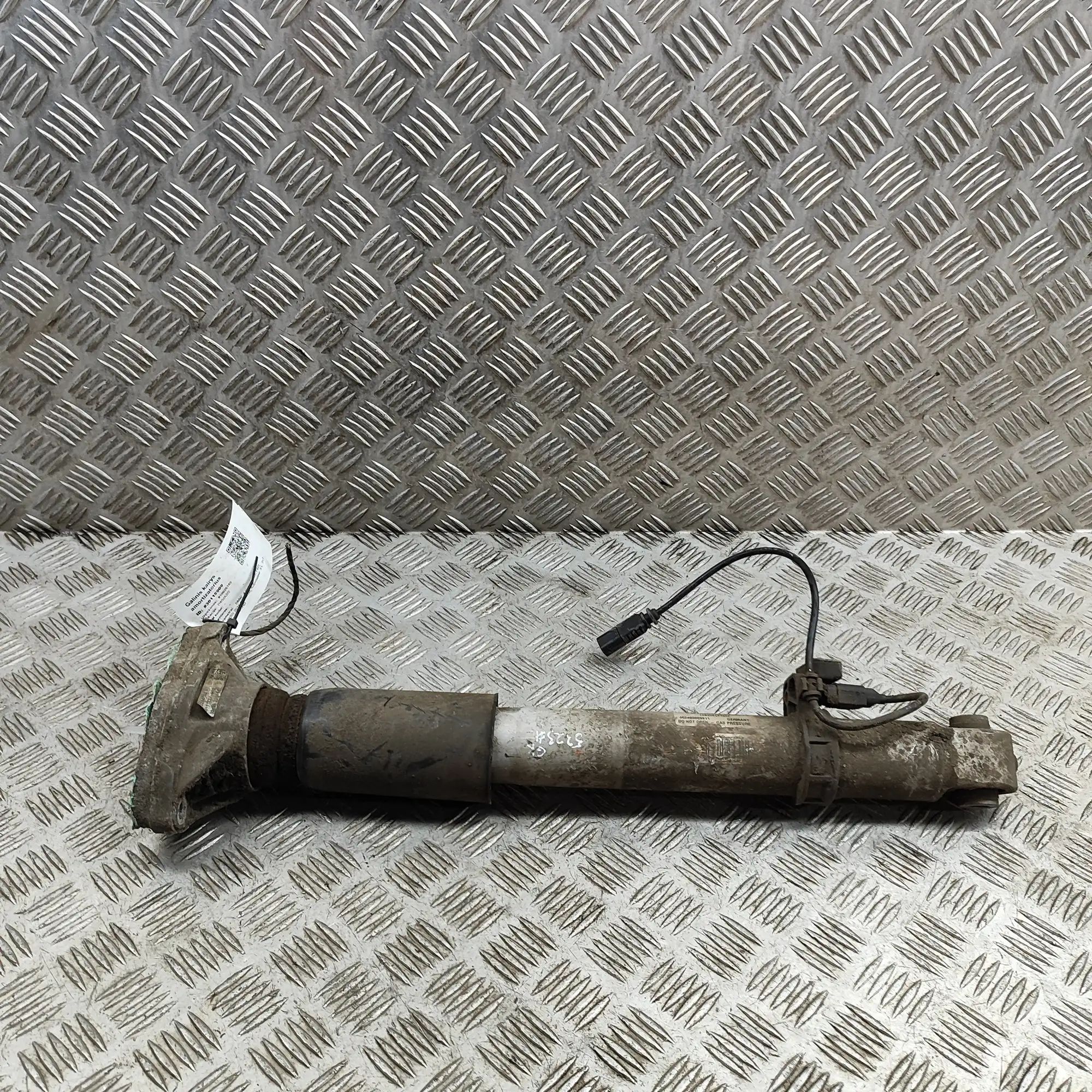 BMW 4 (F32 / F33 / F36) Rear Left Shock Absorber Rear Left Shock Absorber — BMW 4 SERIES (F32, F...