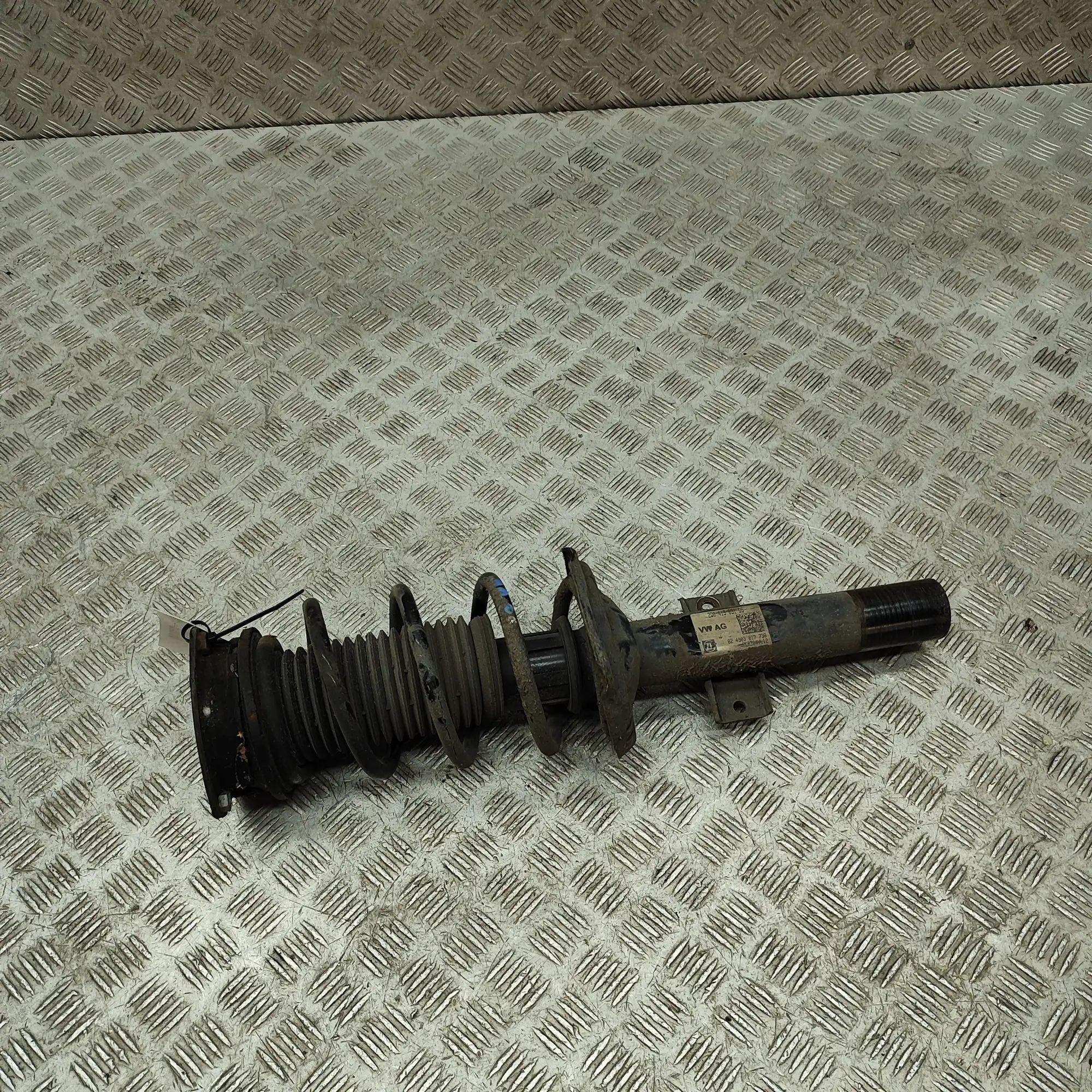 Skoda Kamiq Shock absorber — front right Shock absorber — front right — SKODA KAMIQ (NW4...