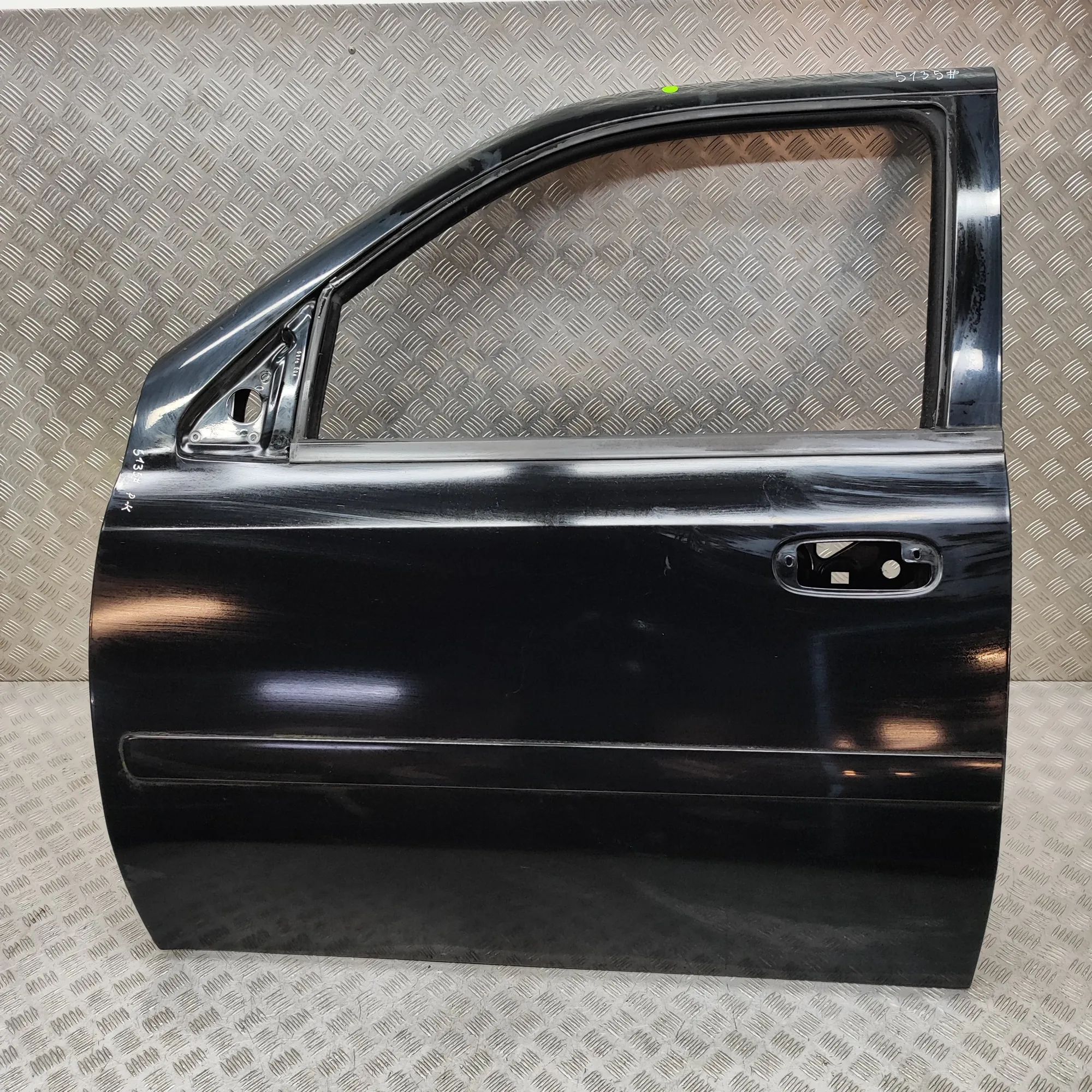 Chevrolet TrailBlazer Door — front left Door — front left — CHEVROLET TRAILBLAZER (KC_)...