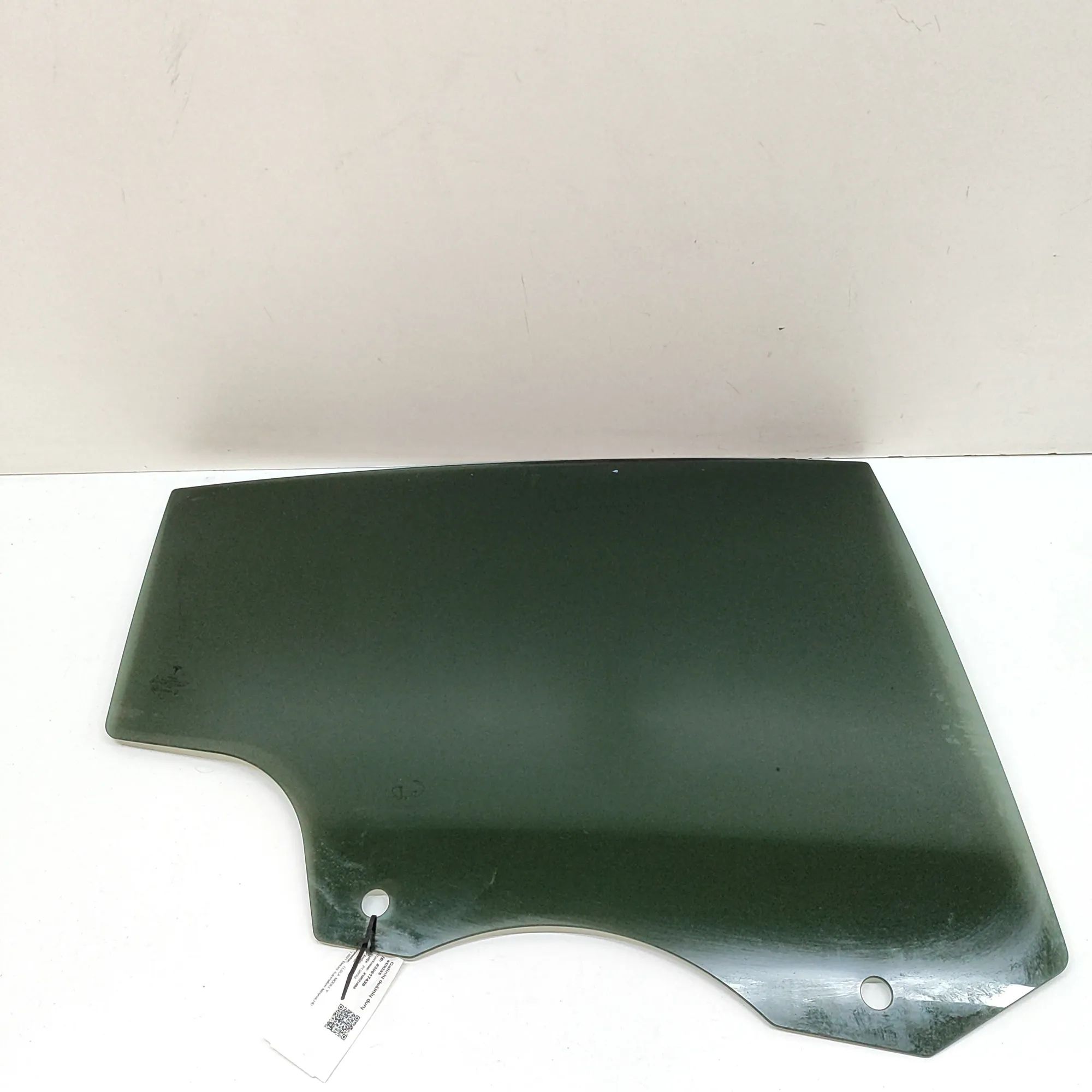Tesla Model Y Right rear door window Right rear door window — TESLA MODEL Y (5YJY) (...