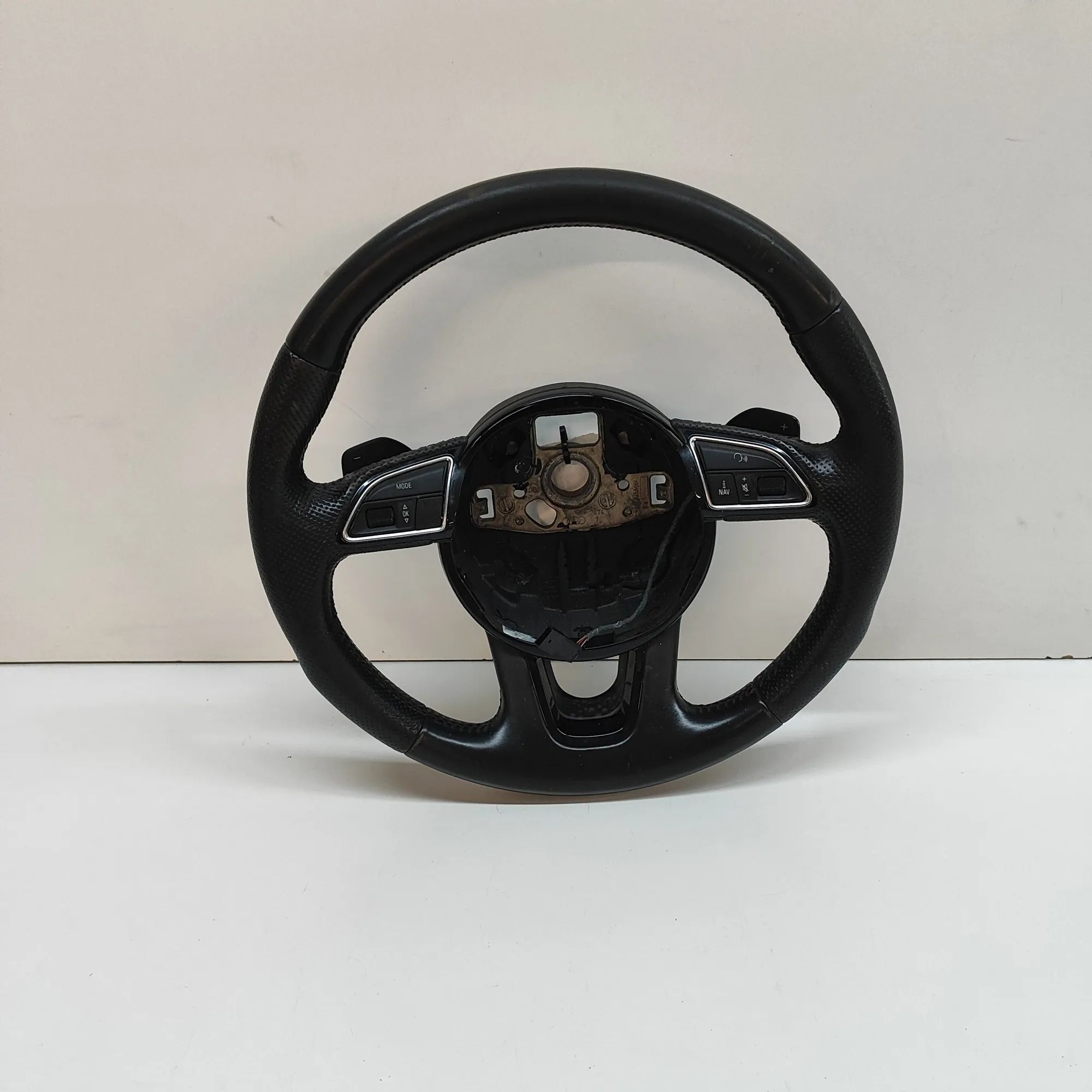 Audi Q7 (4L) steering wheel Steering Wheel — AUDI Q7 (4L) (2006-2015)

Gene...