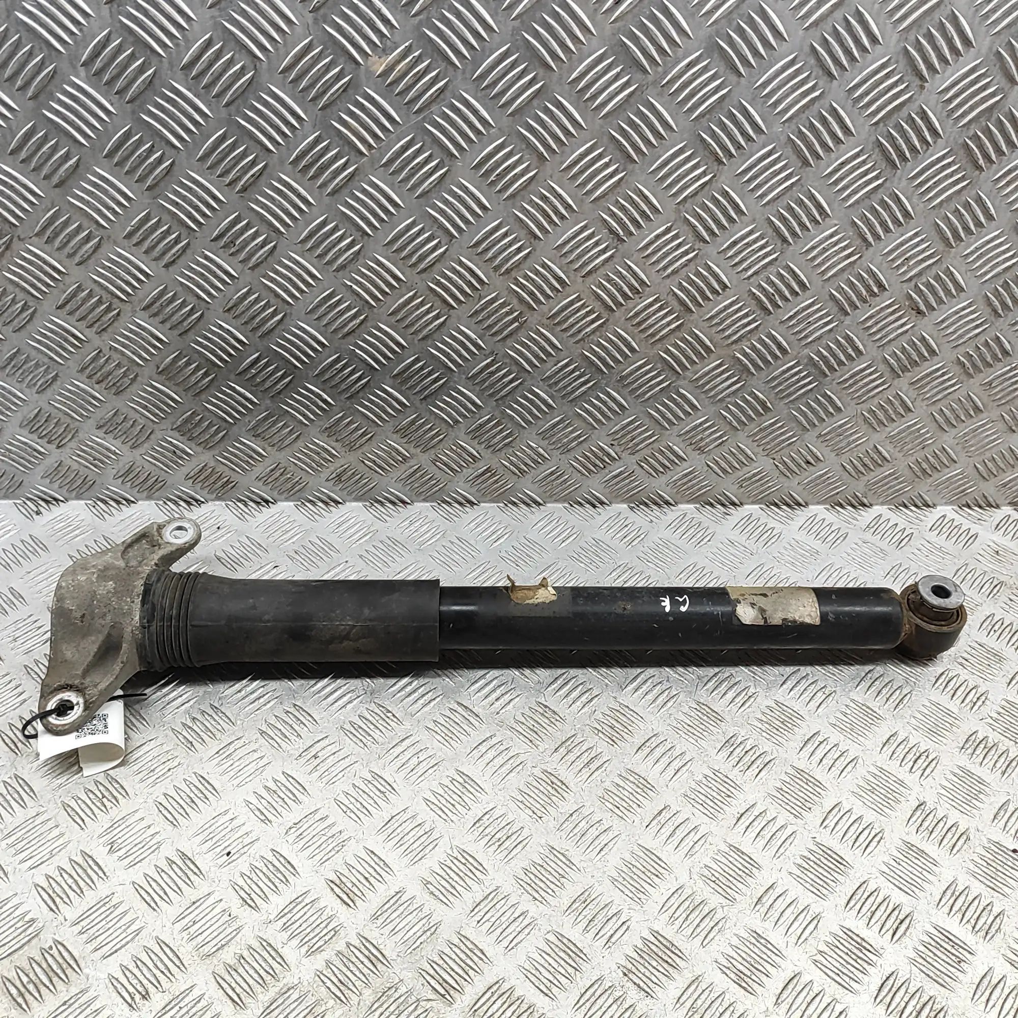 Jaguar I-Pace Rear Left Shock Absorber Rear Left Shock Absorber — JAGUAR I-PACE (X590)...