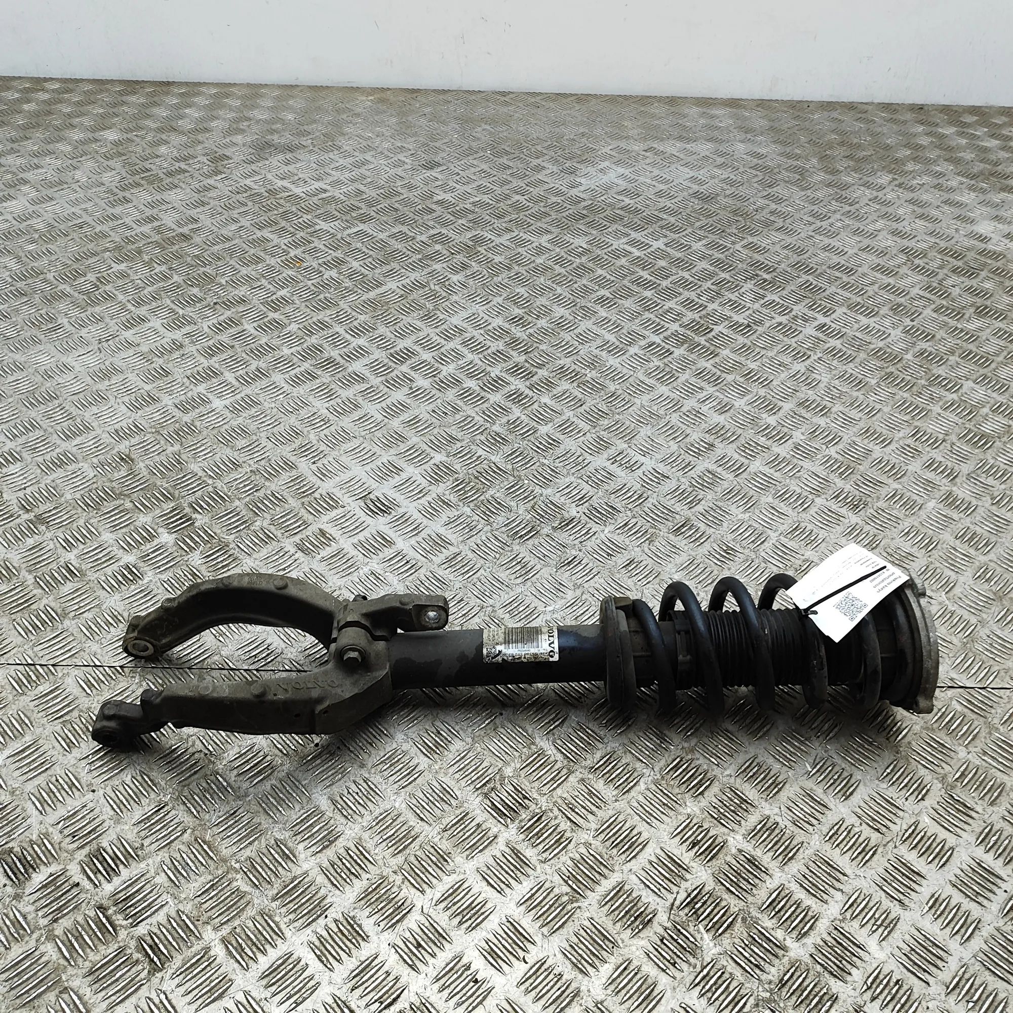 Volvo S60 Shock absorber — front left Shock absorber — front left — VOLVO V60 II / S6...