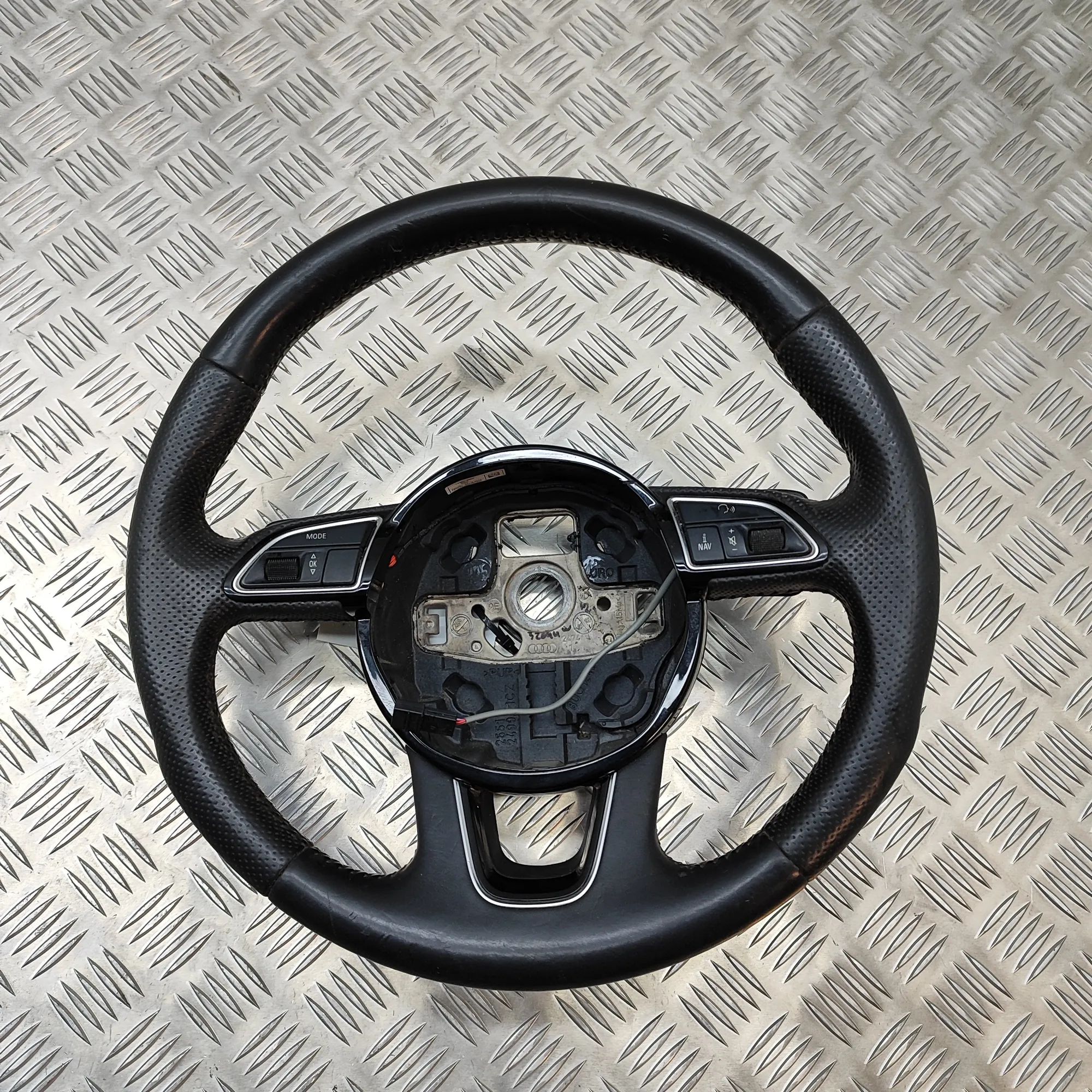 Audi Q7 (4L) steering wheel Steering Wheel — AUDI Q7 (4L) (2006-2015) — 4L0...