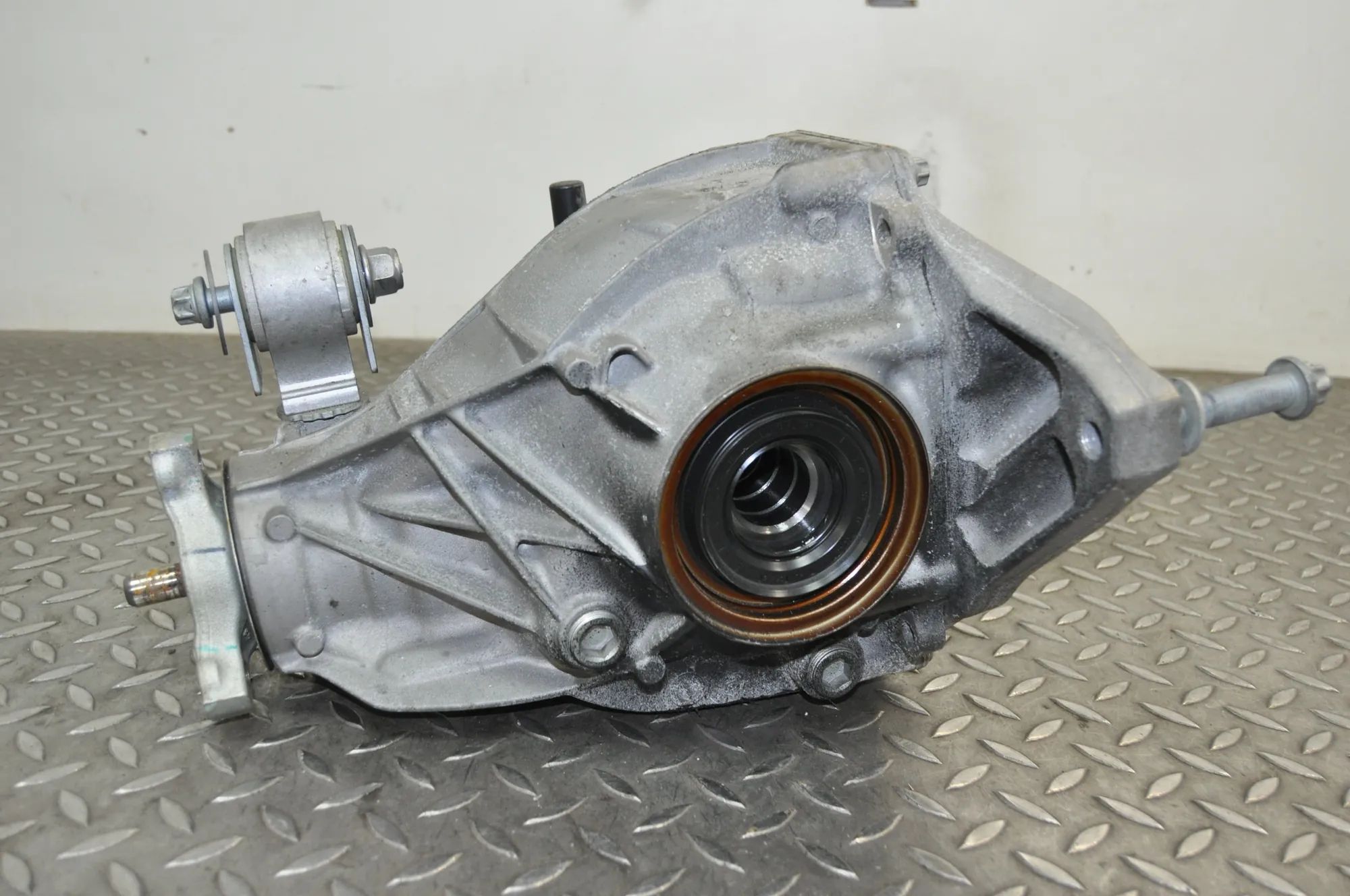 Mercedes-Benz A (W176) задний редуктор Rear differential — MERCEDES BENZ E-CLASS (W213...
