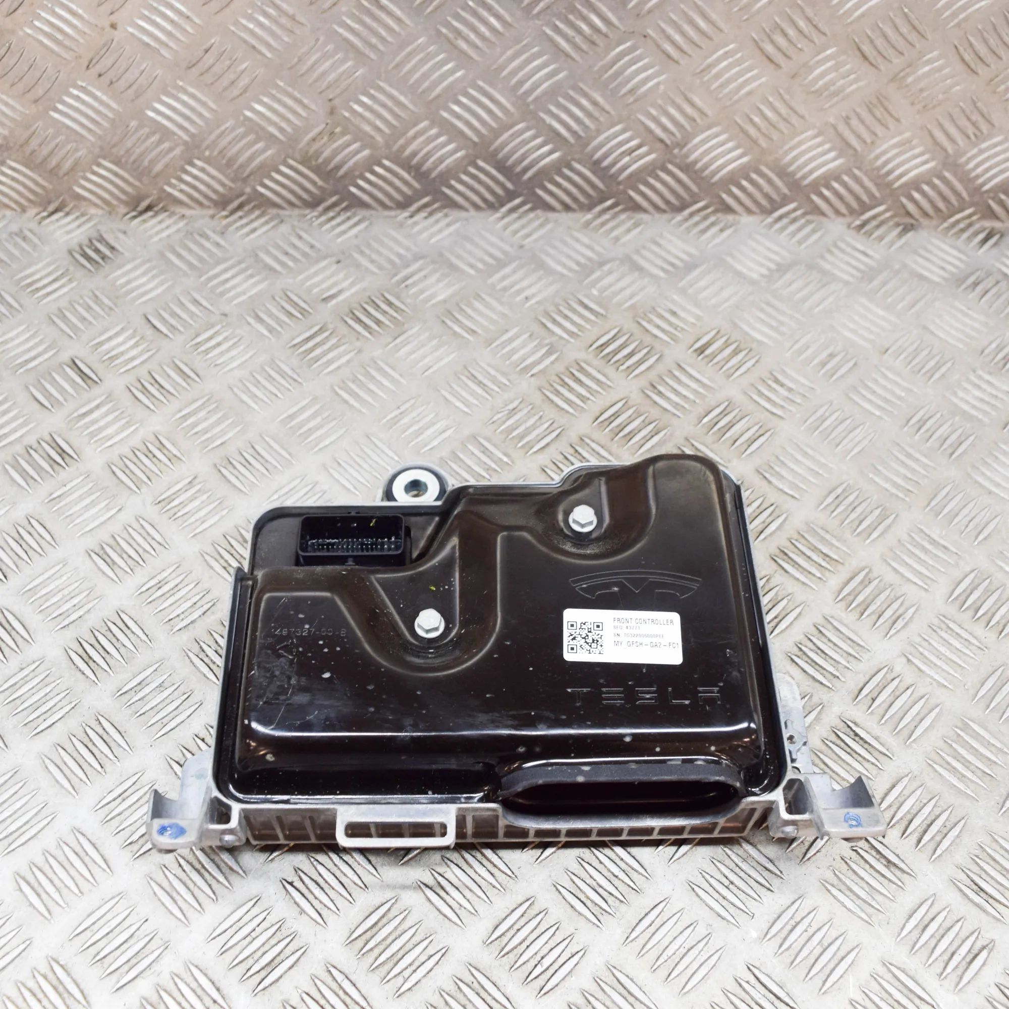 Tesla Model Y Comfort Control Unit Comfort Control Unit — TESLA MODEL Y (5YJY) (20...