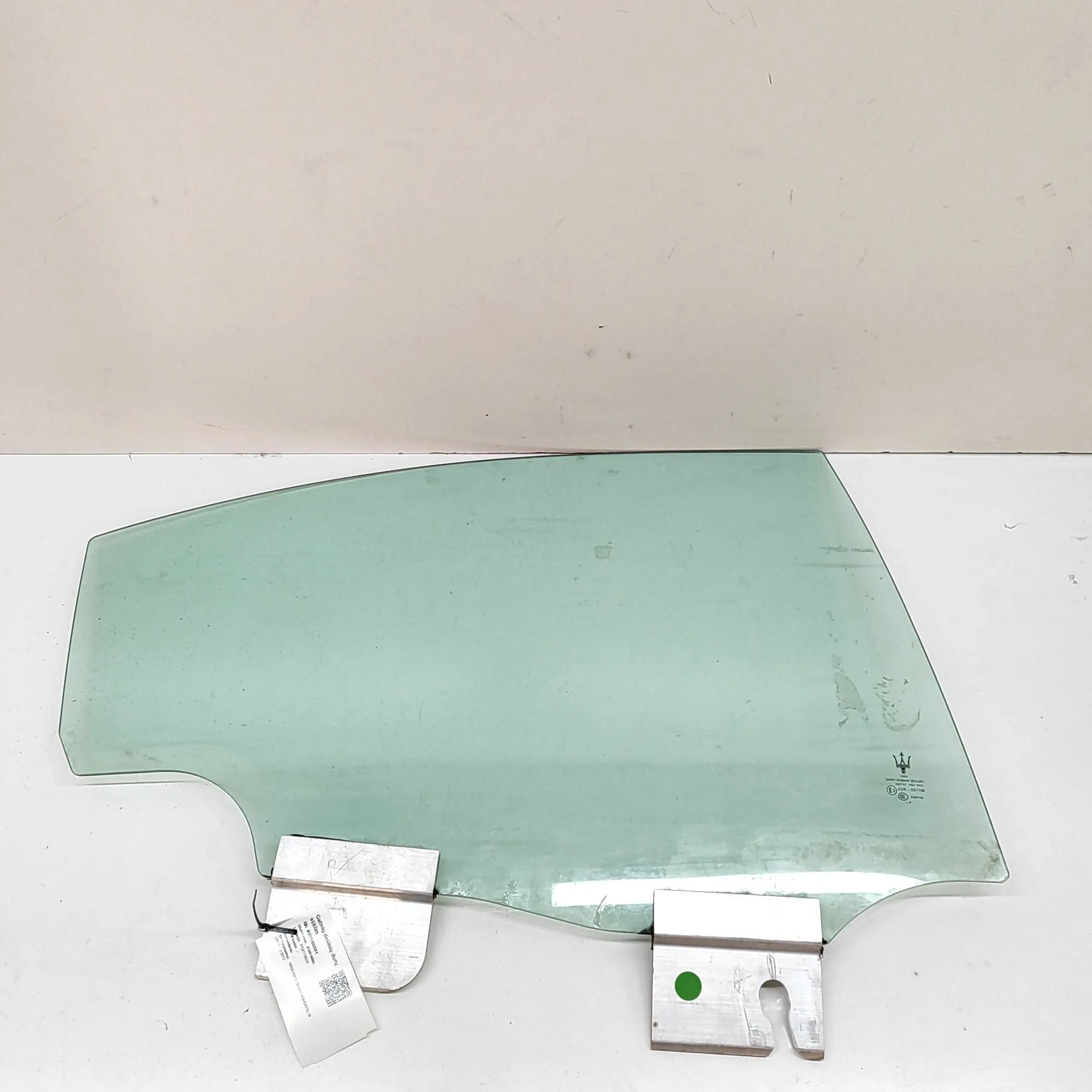 Maserati Ghibli Right rear door window Right rear door window — MASERATI GHIBLI (M157)...