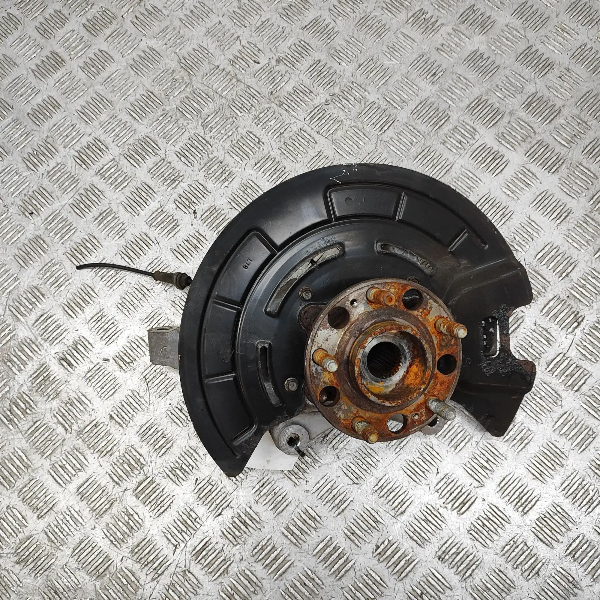 Hyundai Santa Fe Front Left Wheel Hub Front Left Wheel Hub — HYUNDAI SANTA (FÉ IV TM)...
