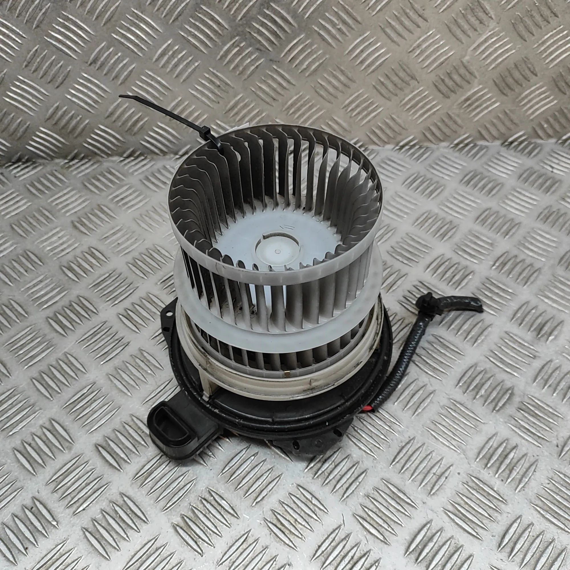 Toyota RAV4 (XA40) Heater Blower Fan