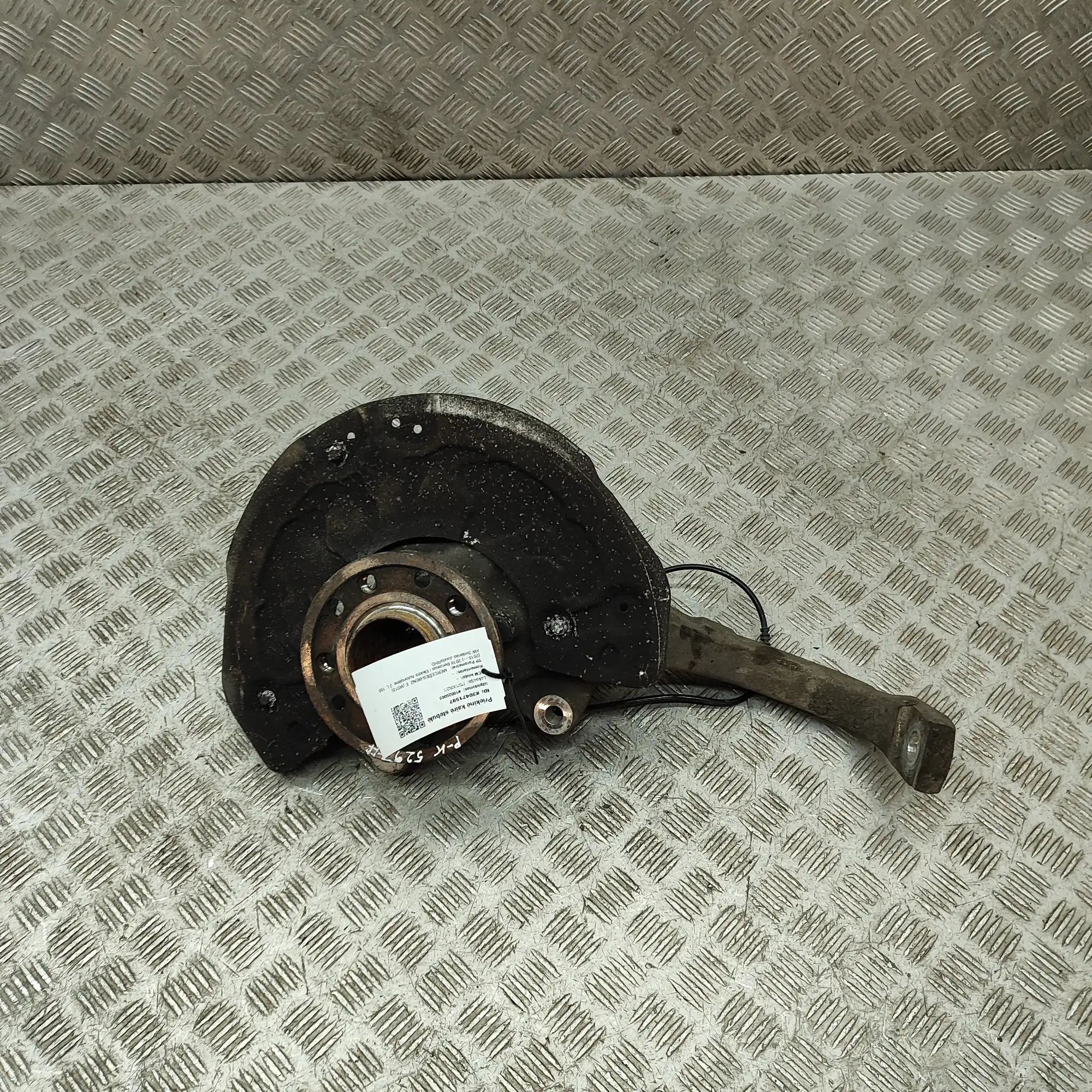 Mercedes-Benz A (W176) Front Left Wheel Hub Front Left Wheel Hub — MERCEDES BENZ E-CLASS (W...