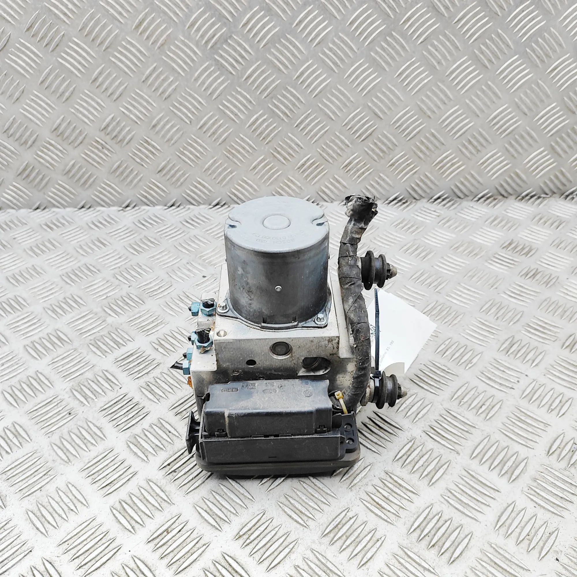 Audi A8 (D4) ABS hydraulic pump