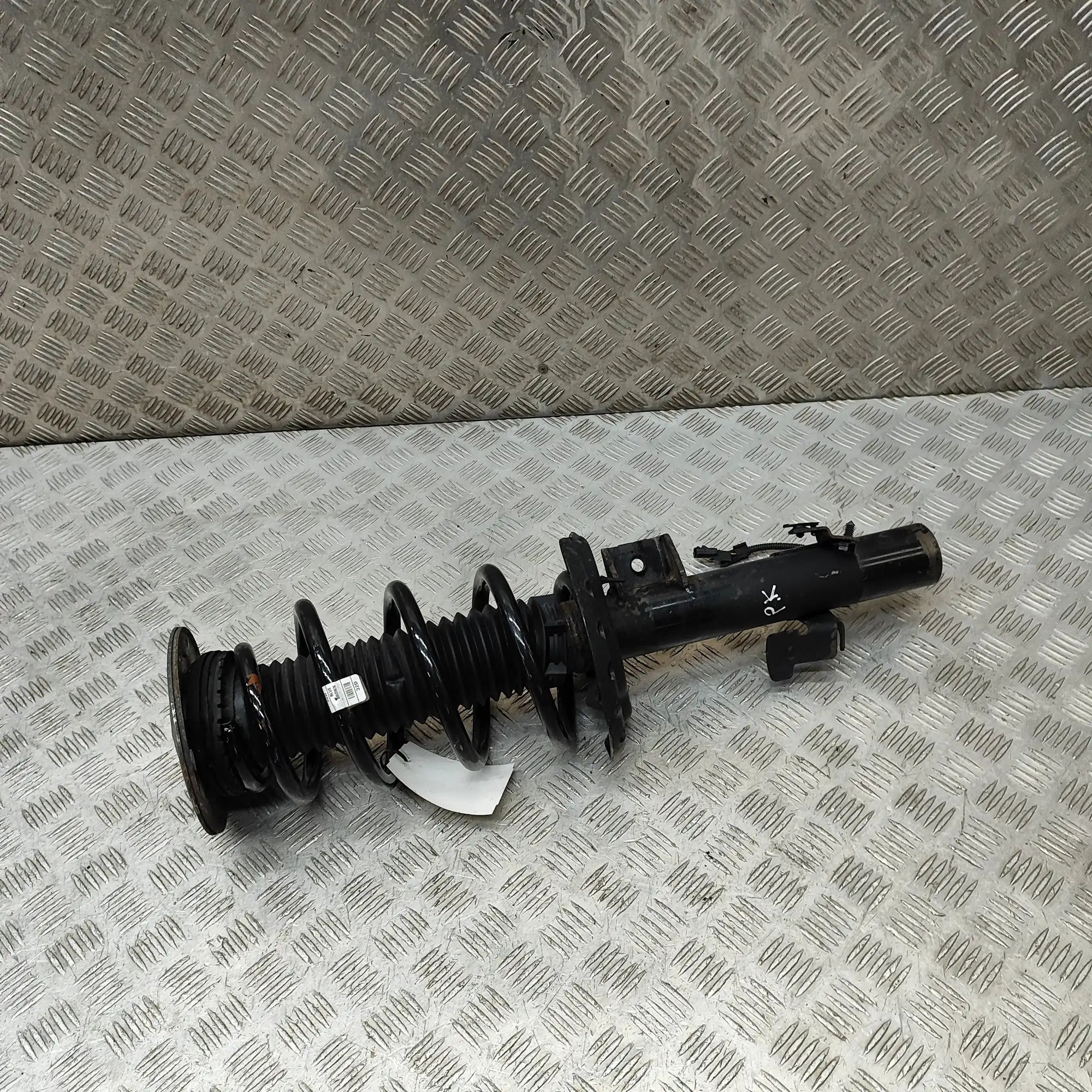 Land Rover Range Rover Evoque Shock absorber — front left Shock absorber — front left — LAND ROVER RANGE ...