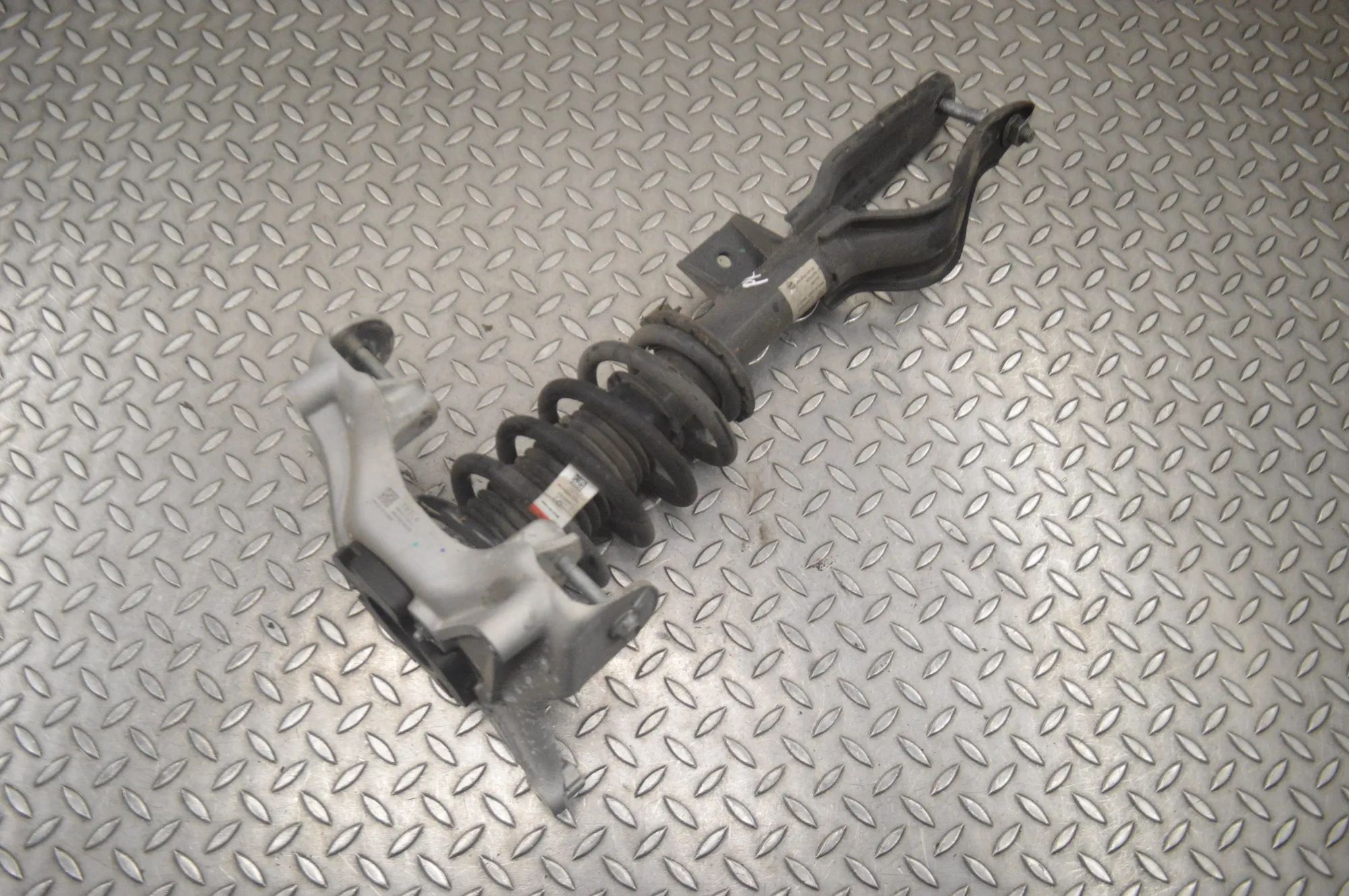 Tesla Model 3 Shock absorber — front left Shock absorber — front left — TESLA MODEL 3 (20...