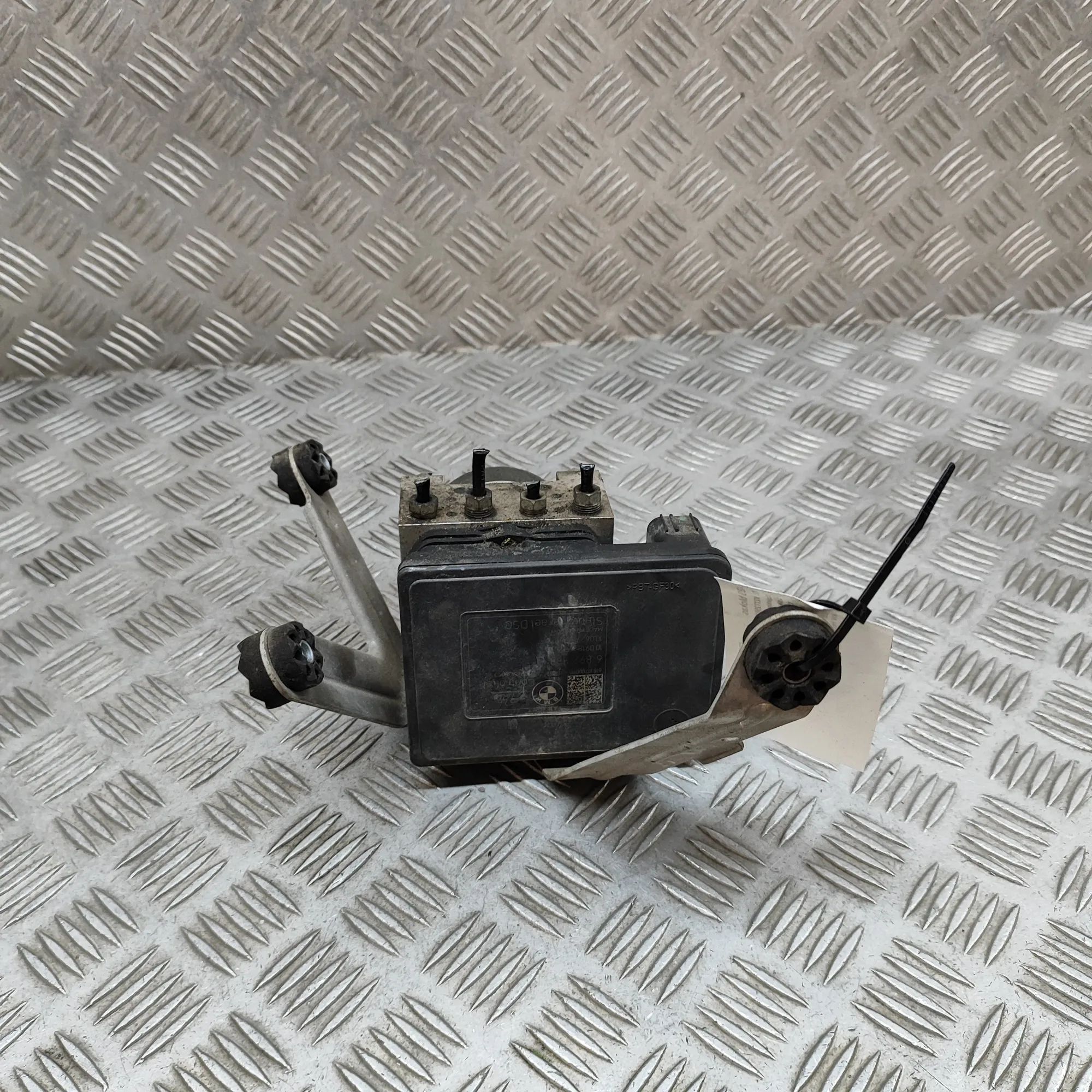 BMW i3 (I01) ABS hydraulic pump ABS Pump — BMW i3 (I01) (2013-2022) — 6892888,6...