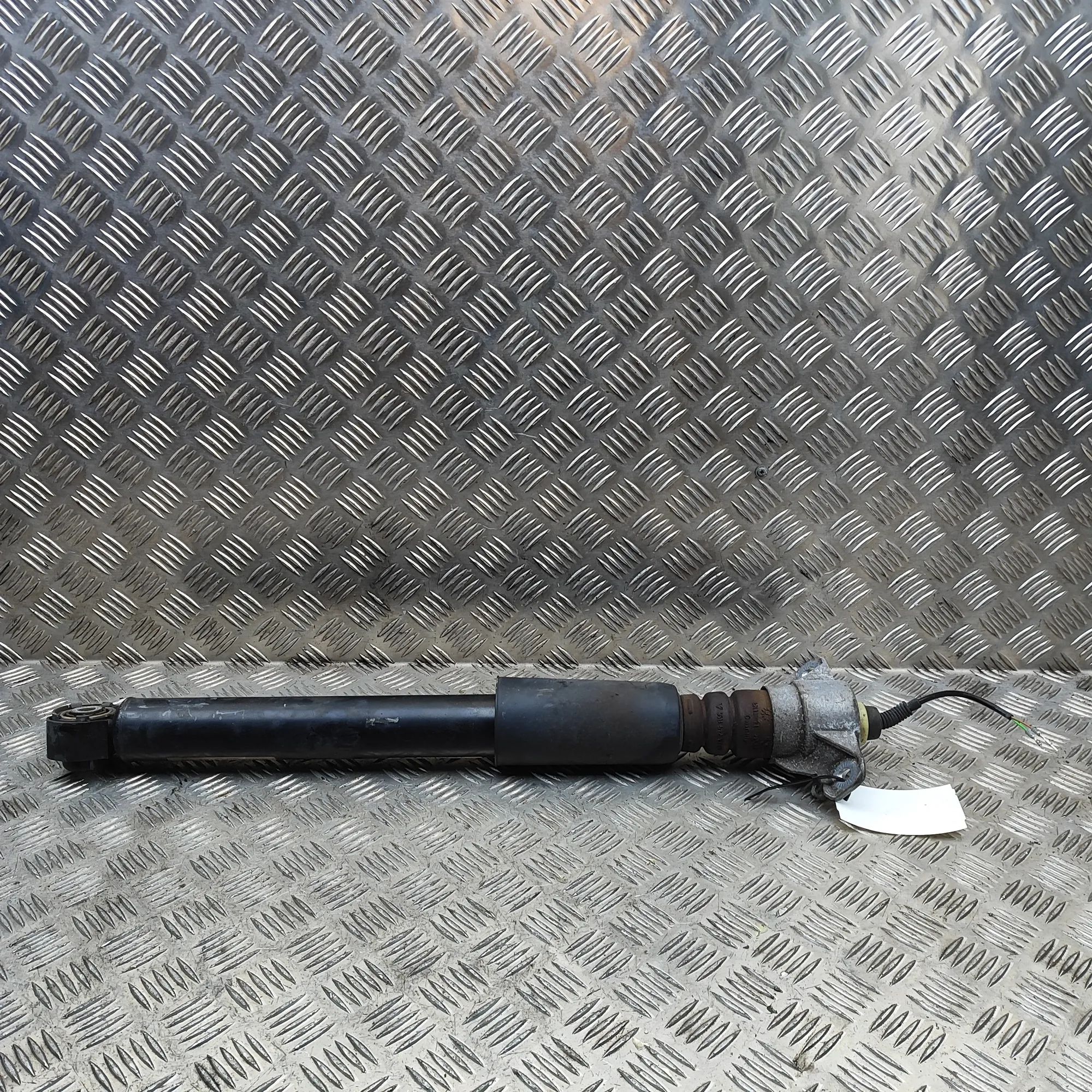Porsche Macan Rear Left Shock Absorber Rear Left Shock Absorber — PORSCHE MACAN (95B) ...